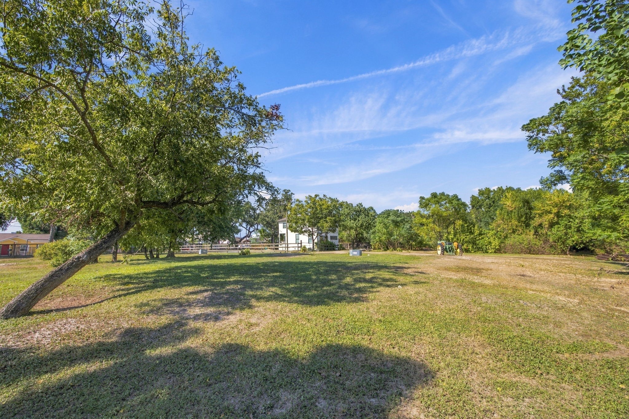 Expansive area for personal or even potential commercial uses. Expansive area for personal or even potential commercial uses.