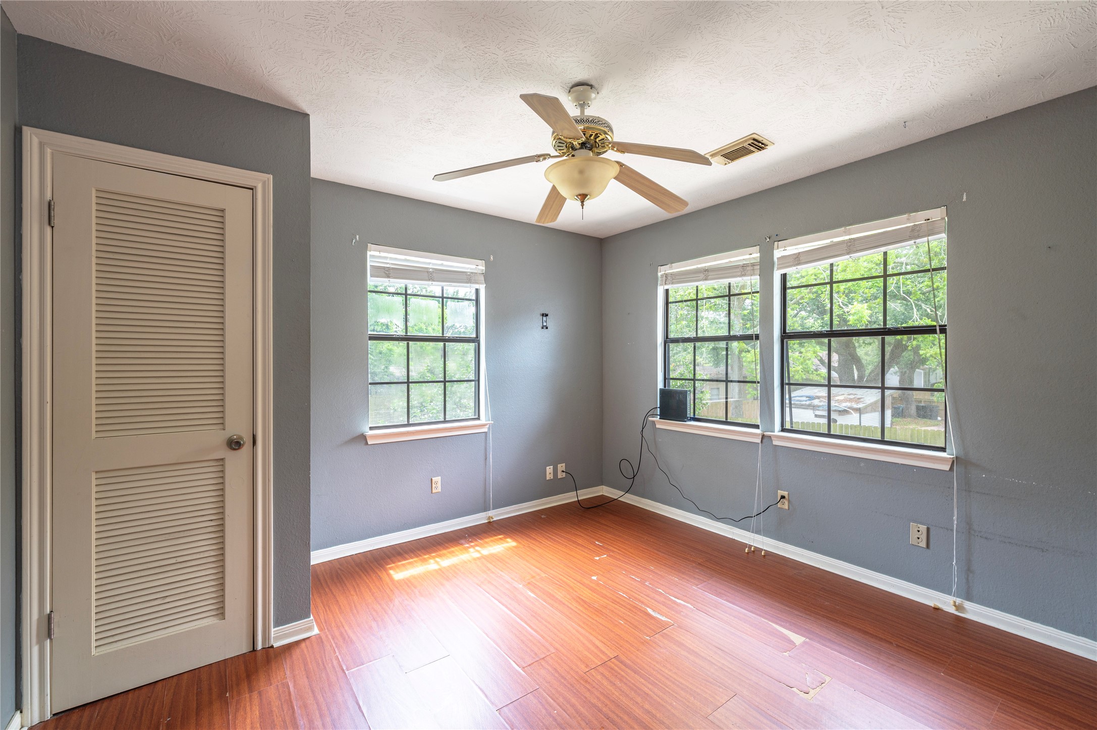3726 Bayshore Drive, Bacliff, TX 77518