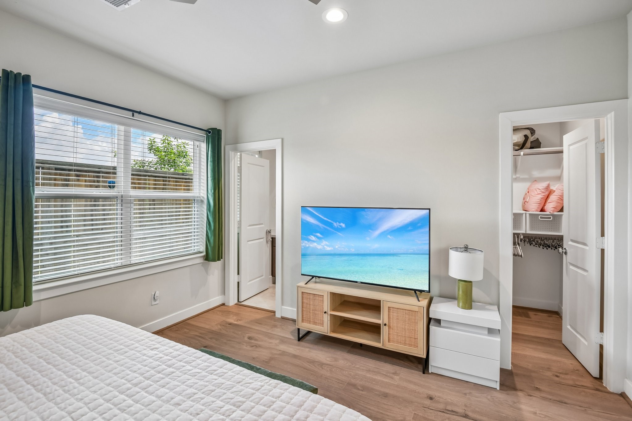 Large bedroom located on first floor Large bedroom located on first floor