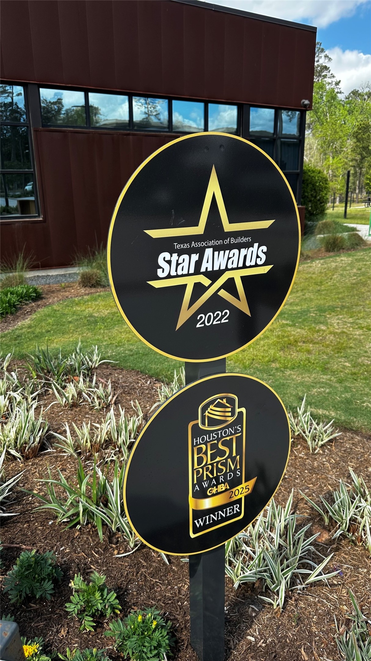 Discover the charm of a neighborhood celebrated for excellence, boasting prestigious awards like the Texas Association of Builders Star Award and Houston's Best Prism Awardan ideal place to call home.