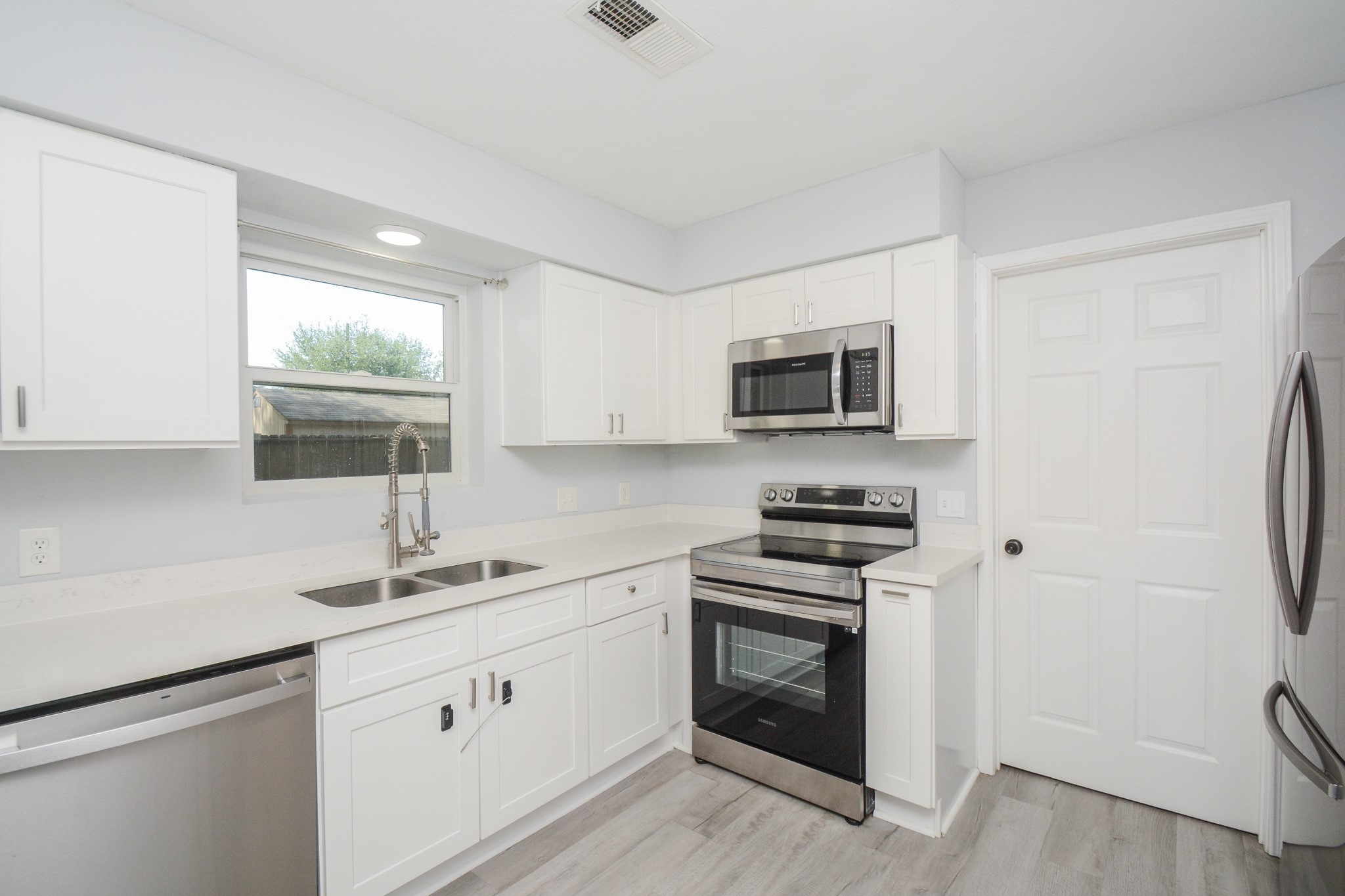116 Oakmont Drive, Conroe, TX 77301 116 Oakmont Drive, Conroe, TX 77301