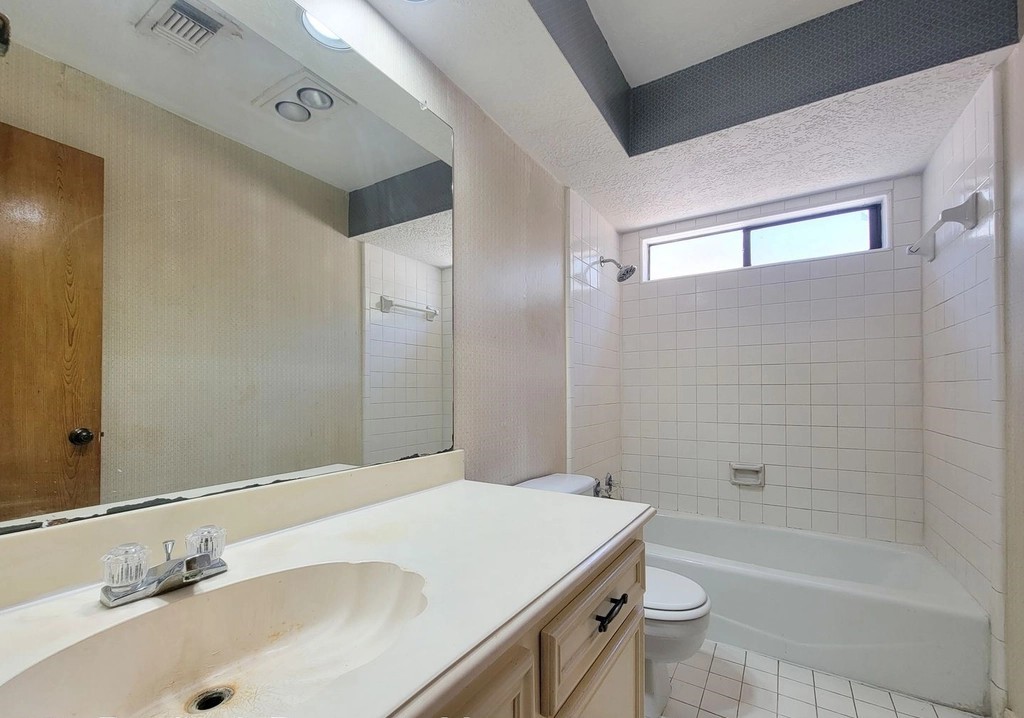2810 Thorne Creek Lane, Houston, TX 77073