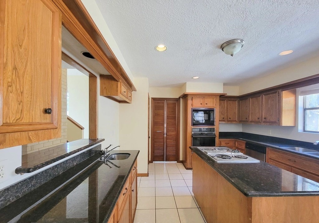 2810 Thorne Creek Lane, Houston, TX 77073