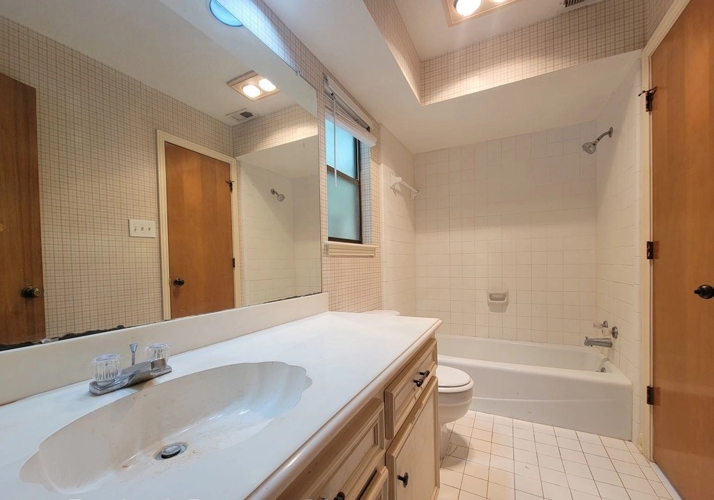 2810 Thorne Creek Lane, Houston, TX 77073