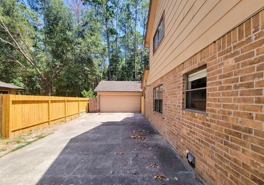 2810 Thorne Creek Lane, Houston, TX 77073