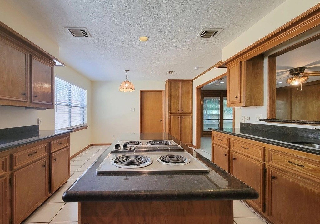 2810 Thorne Creek Lane, Houston, TX 77073