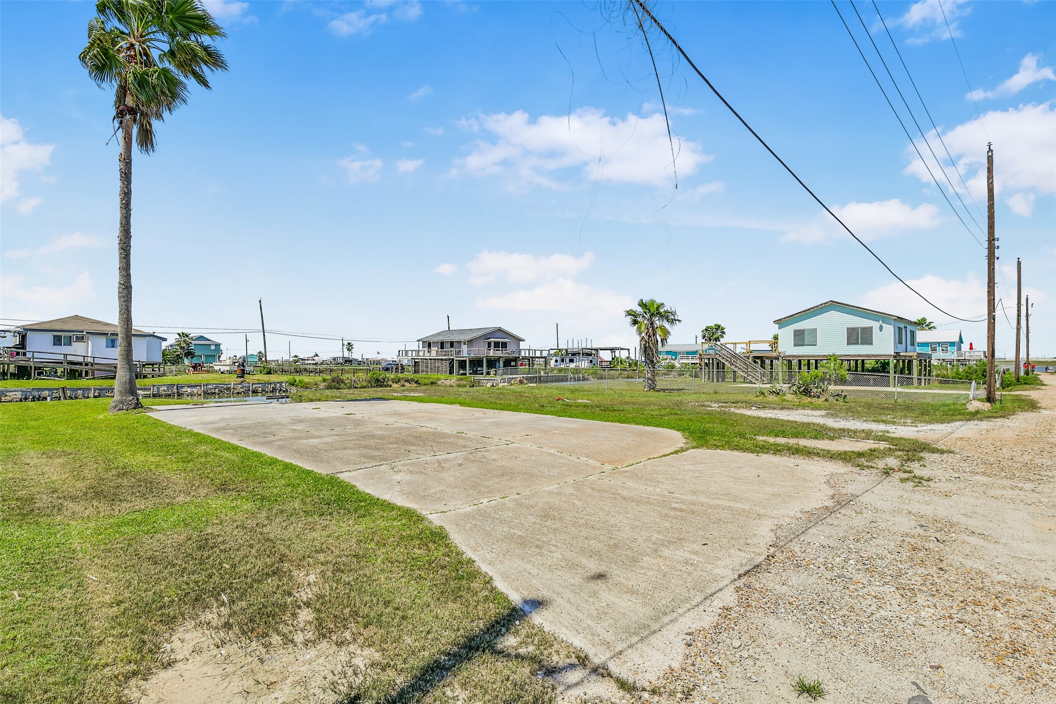 7022 E Hunter Drive, Hitchcock, TX 77563