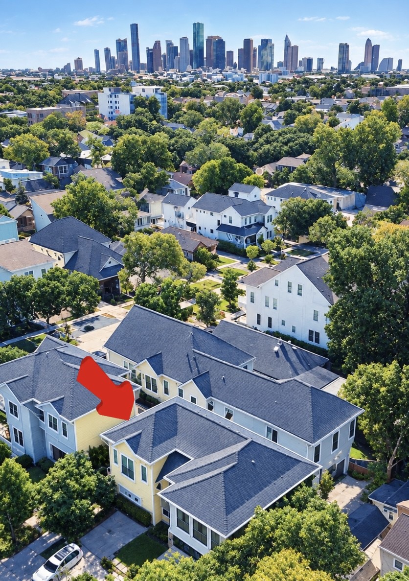 Aerial view of 504 W. 10th St. looking toward downtown Houston.