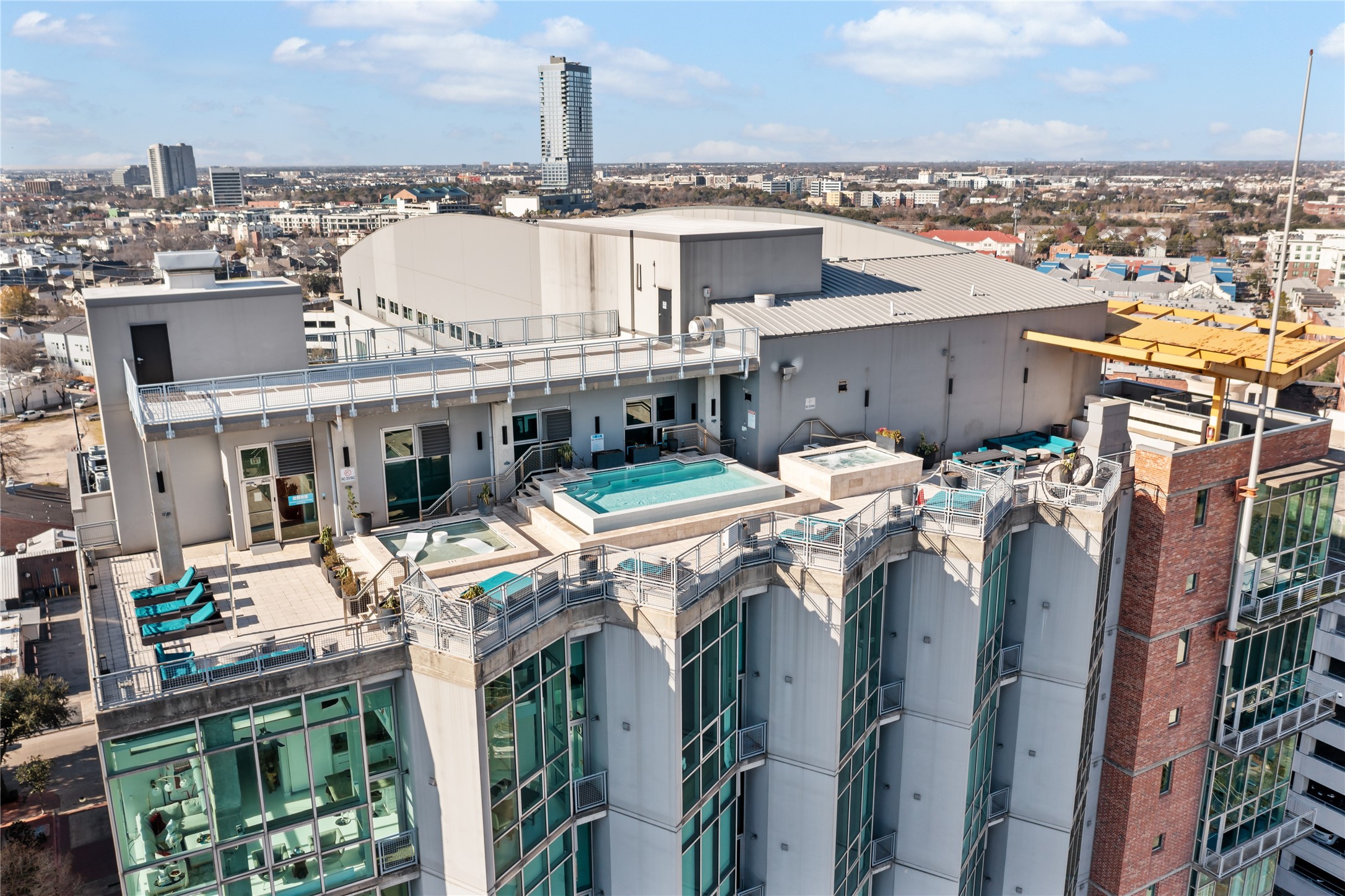 Rise Lofts welcomes its residents amenities with a distinctive entrance on the top floor, as you enjoy rooftop infinity pool, heated jacuzzi, outdoor grill and seating areas with the city skylines at your leisure.