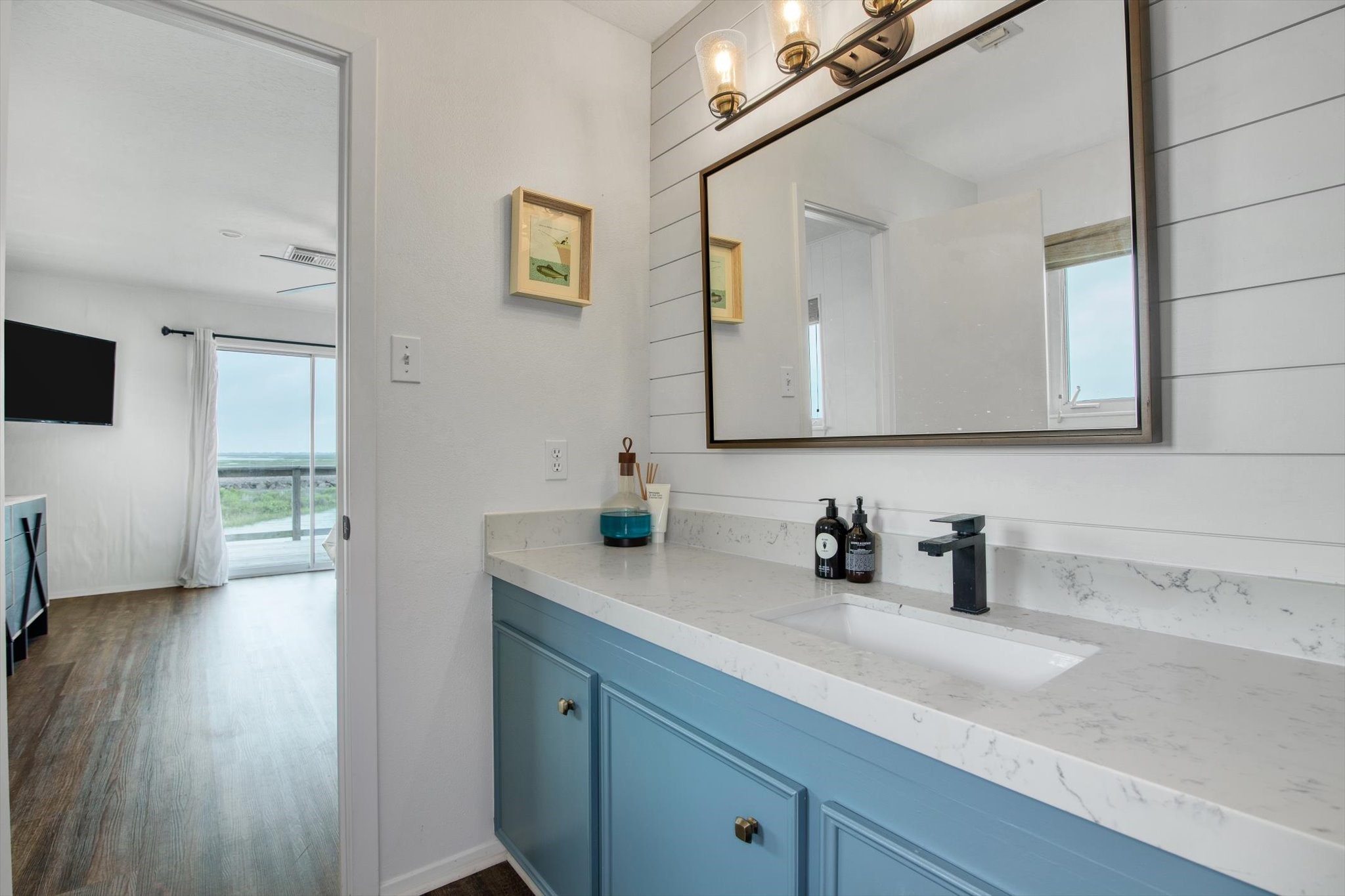 354 Ling Street, Bayou Vista, TX 77563