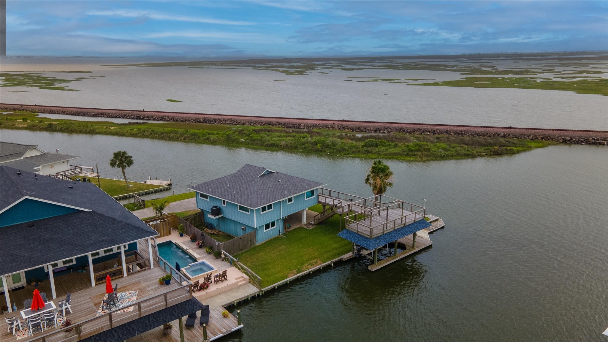 354 Ling Street, Bayou Vista, TX 77563