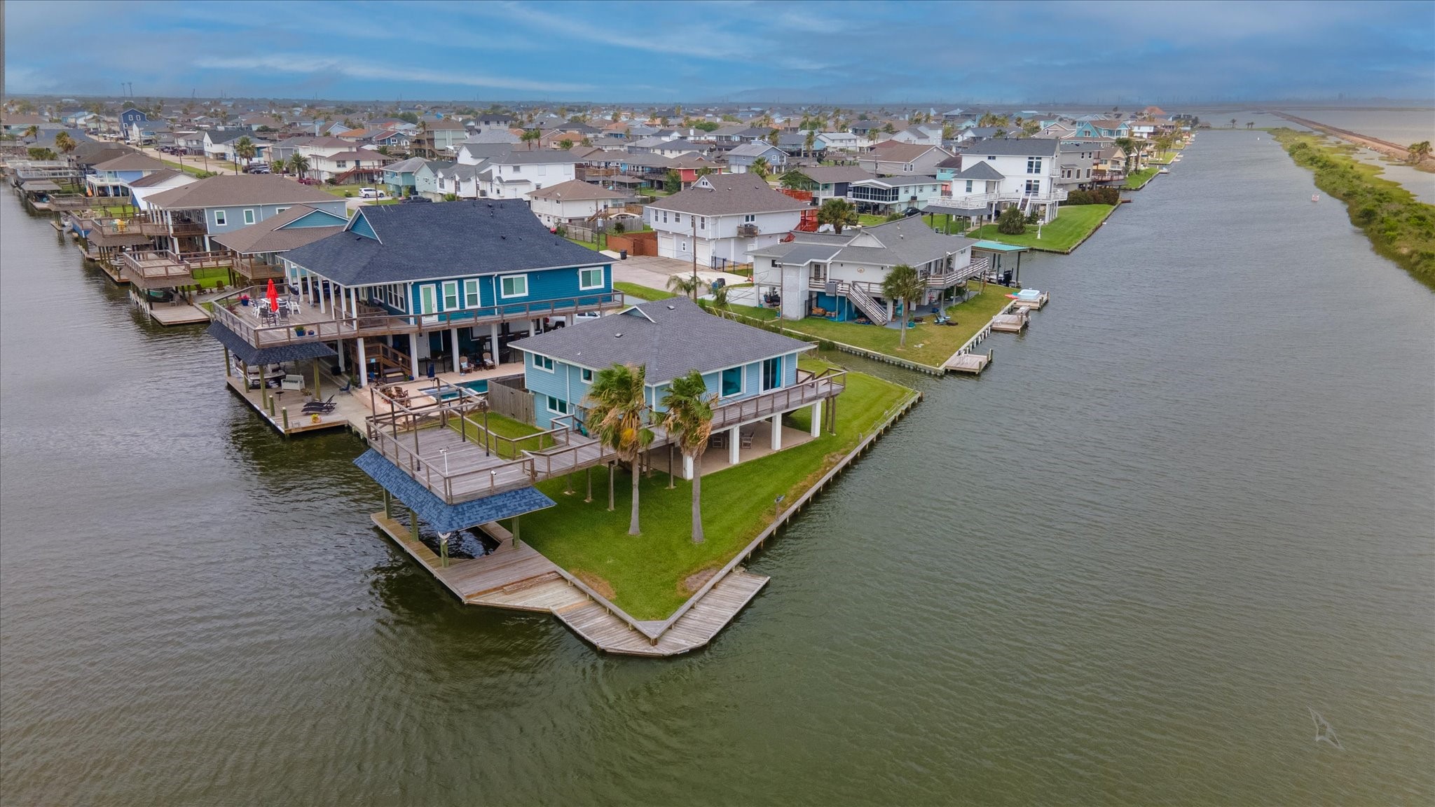 354 Ling Street, Bayou Vista, TX 77563