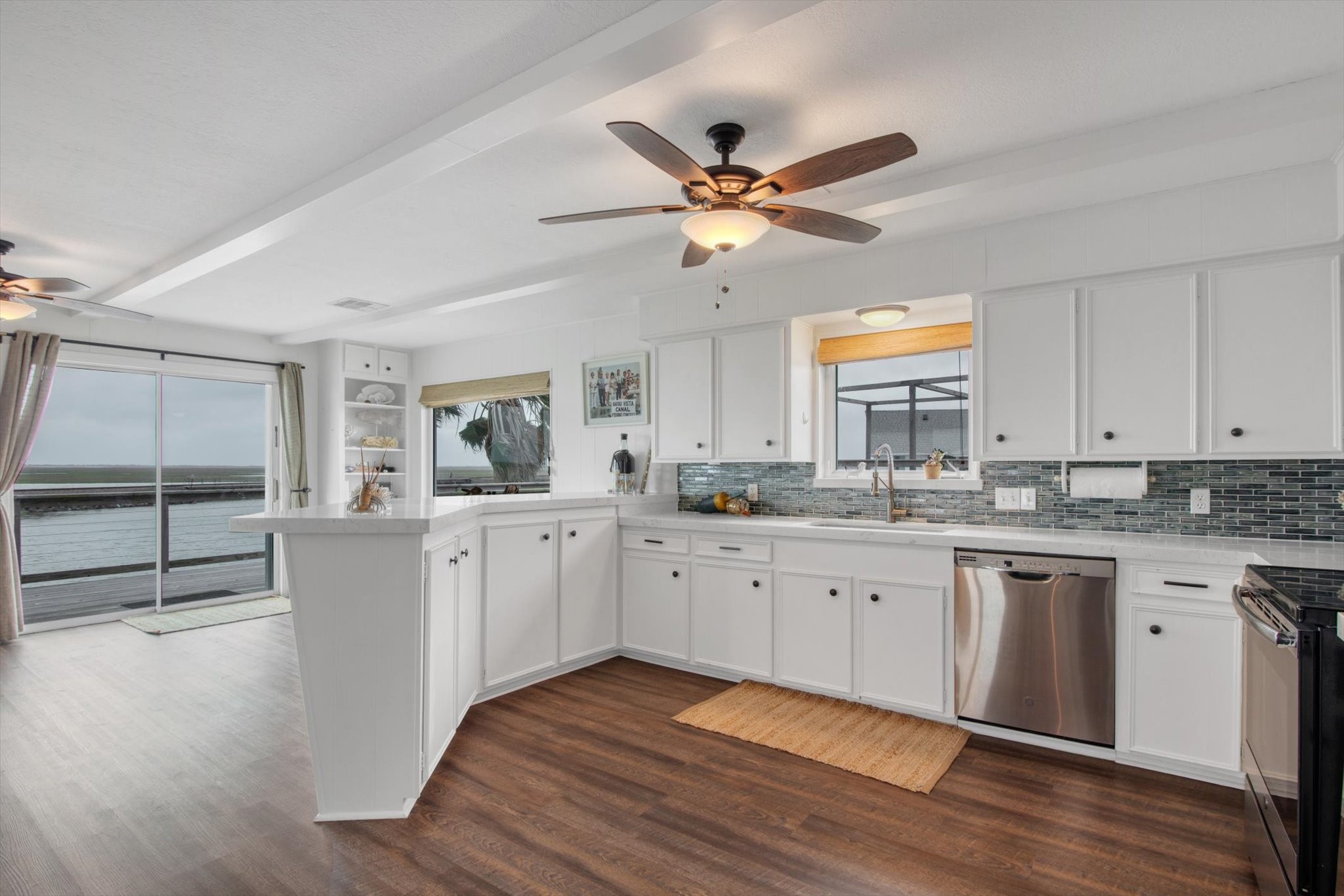 354 Ling Street, Bayou Vista, TX 77563