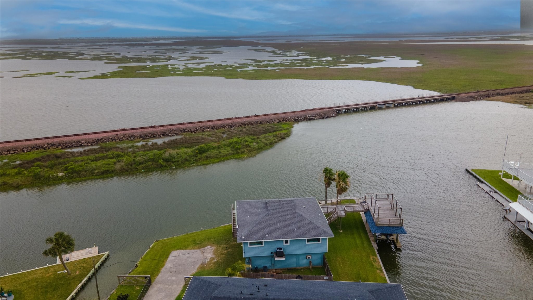 354 Ling Street, Bayou Vista, TX 77563