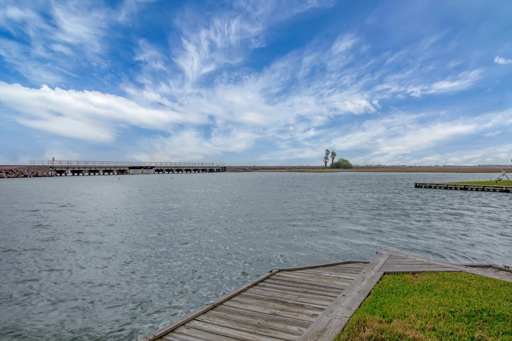 354 Ling Street, Bayou Vista, TX 77563