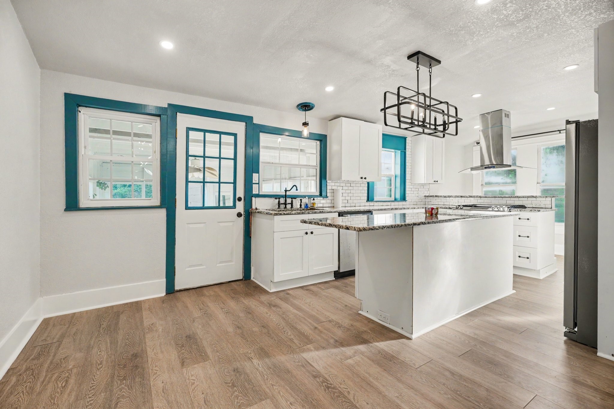 Fully updated open kitchen