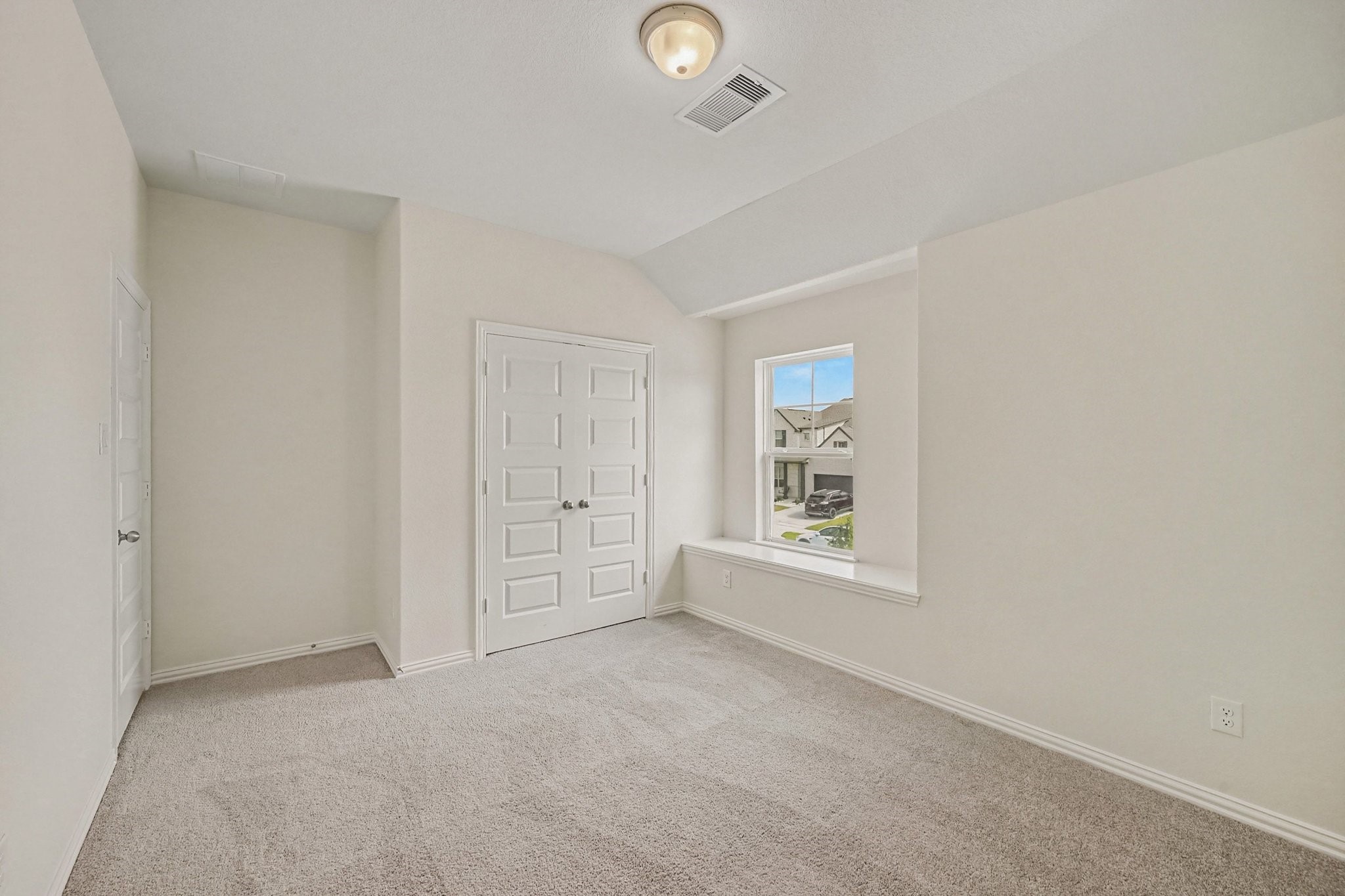 Secondary bedroom