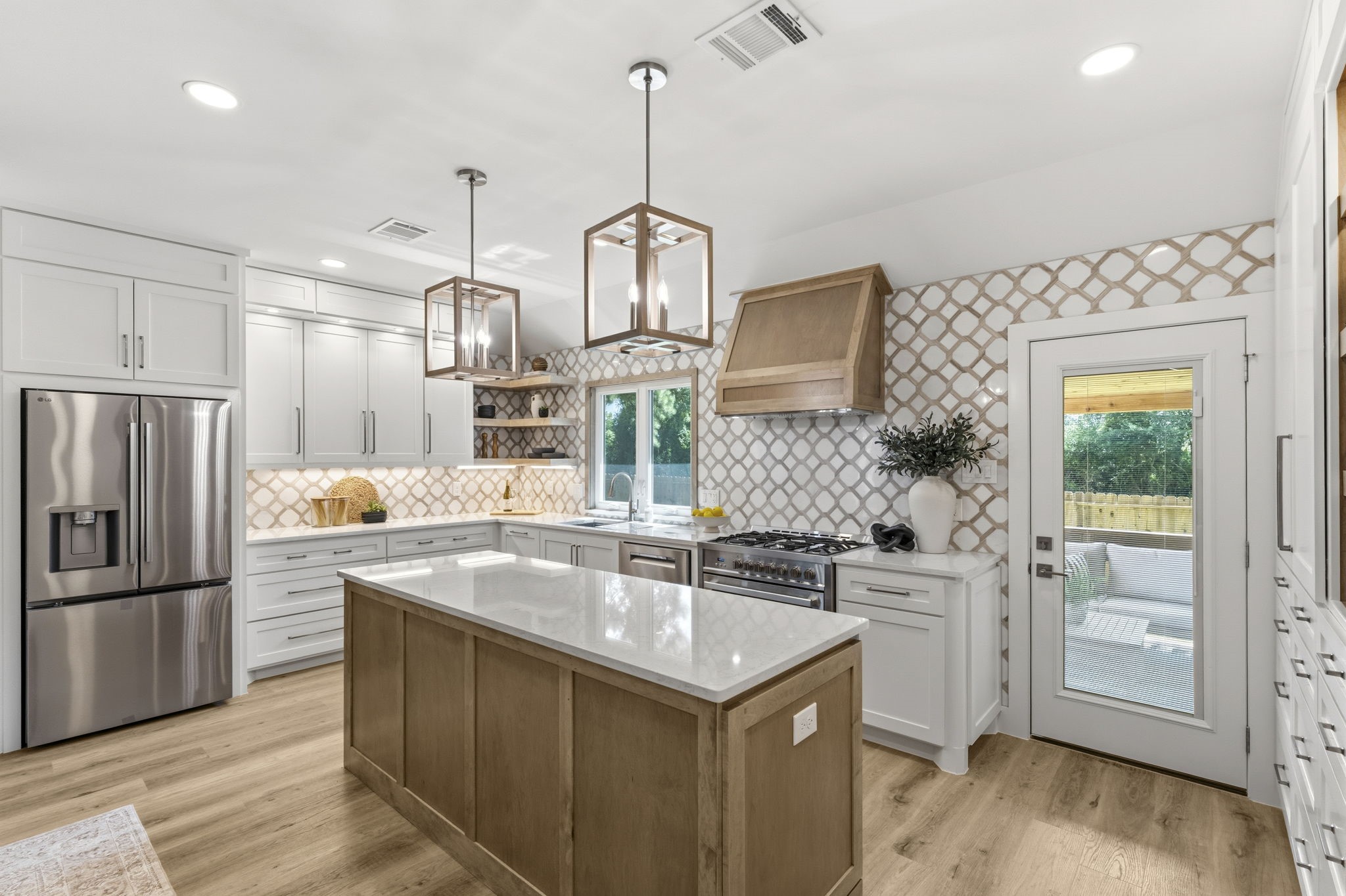 Imagine cooking and entertaining in this showstopper of a kitchen!