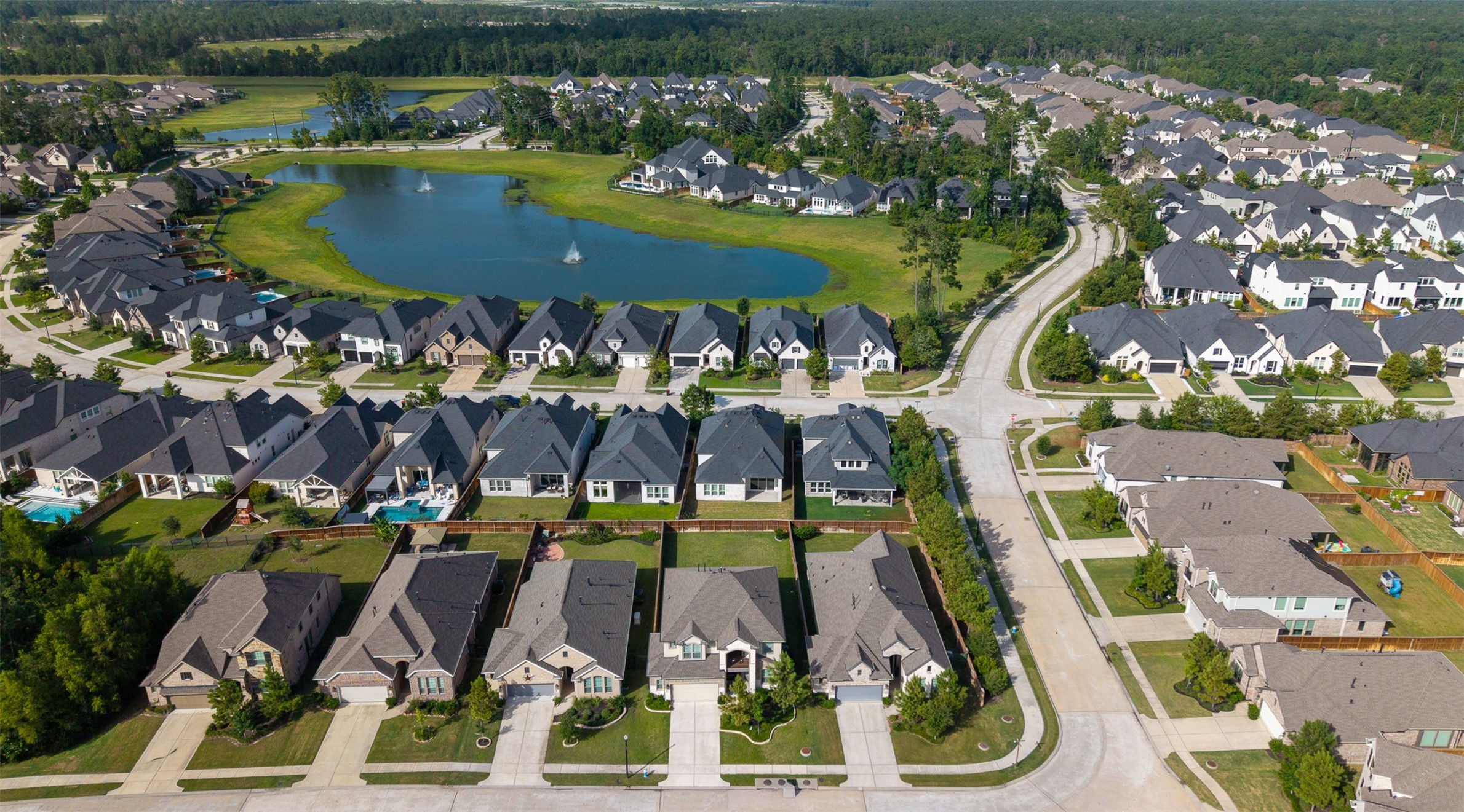 Nestled in an amenity-rich neighborhood with a catch-and-release pond, this prime Houston community features expansive green spaces and easy access to Highway 99.