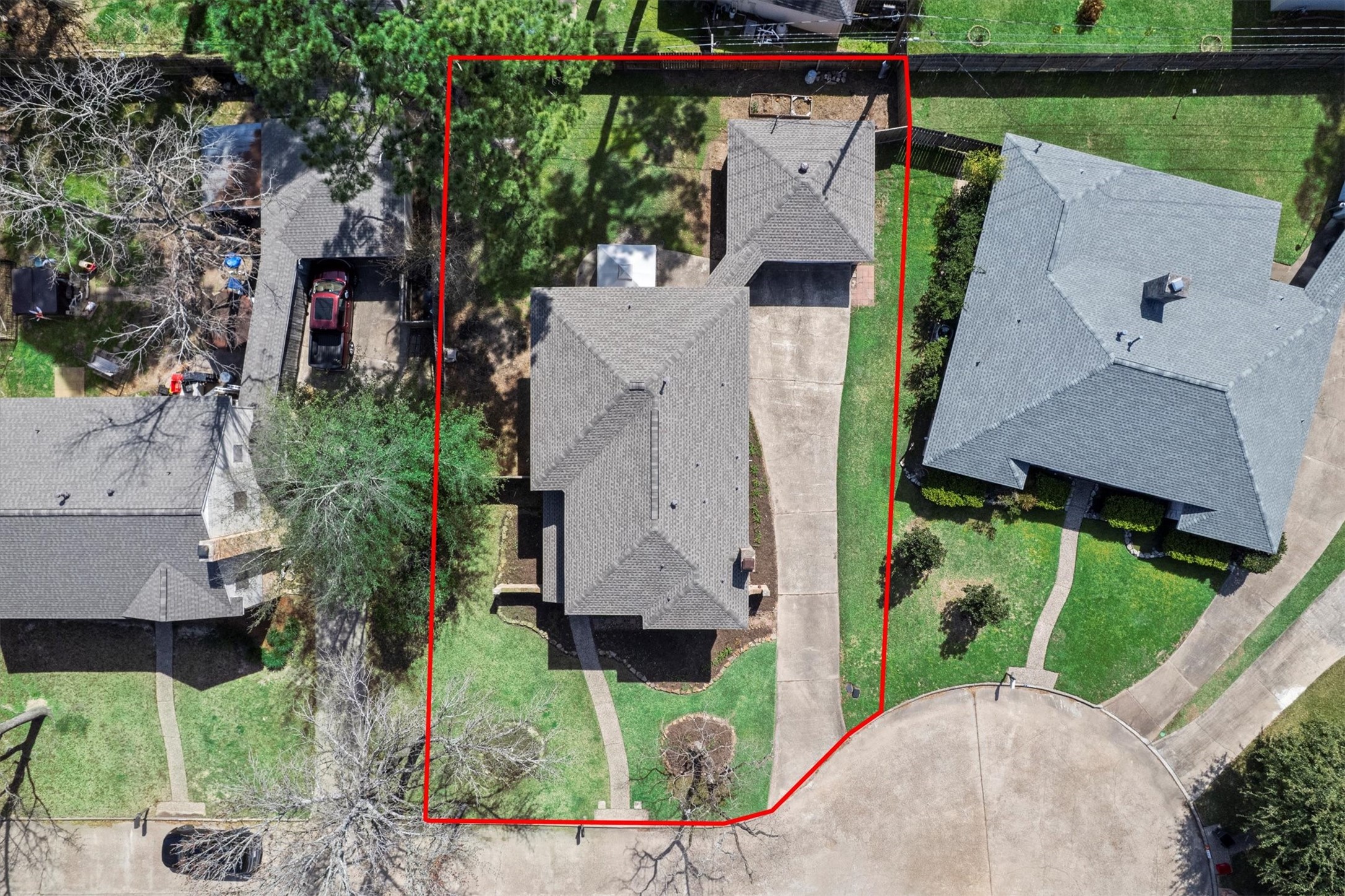 Aeriel View with lot line in RED