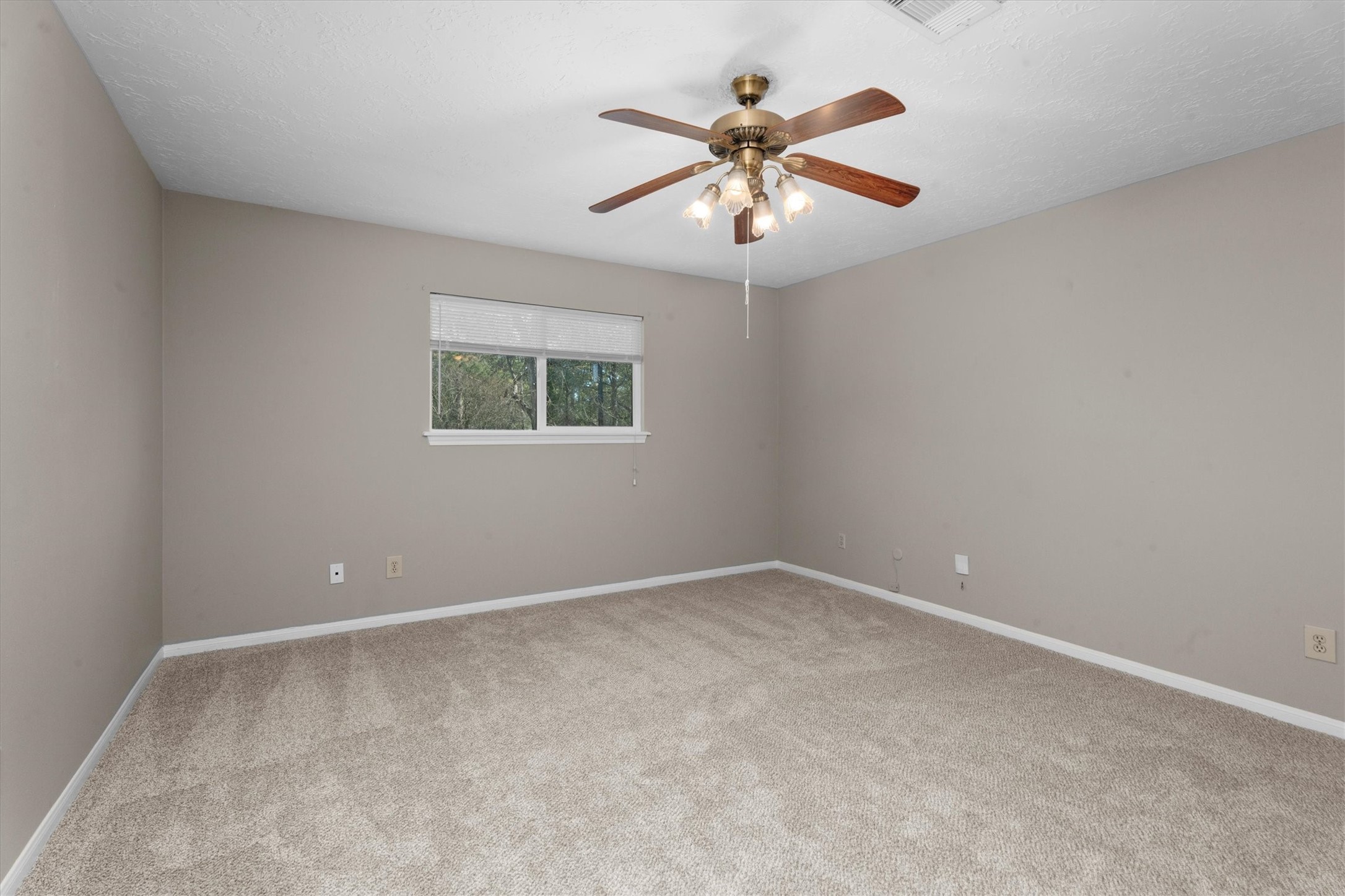 Guest  bedroom #1 It has 2 closets