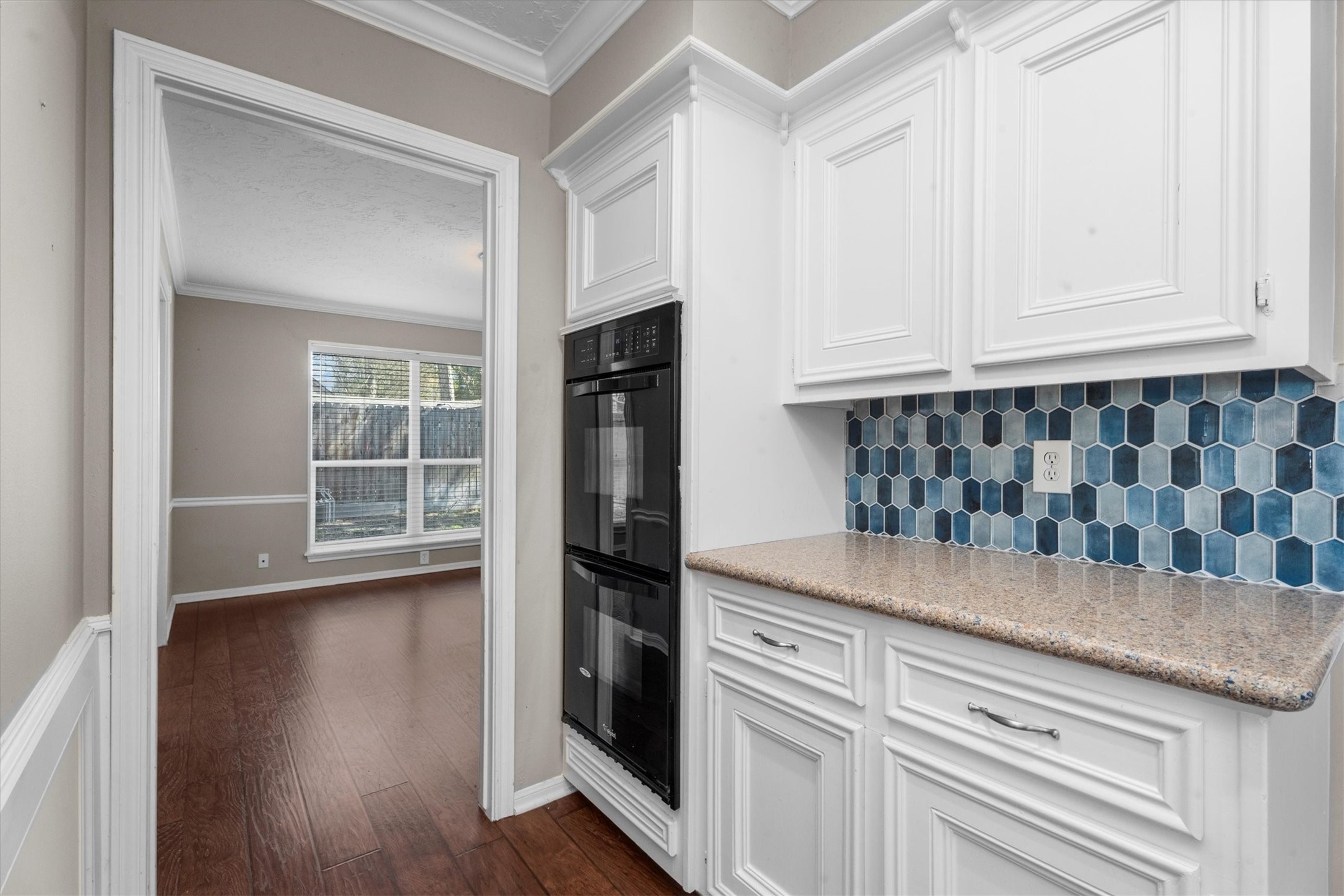 Double ovens, Updated back splash
