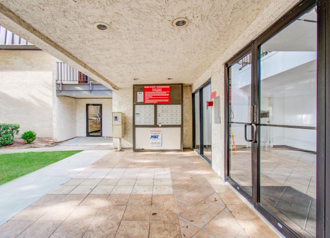 3025 Walnut Bend Lane, #34, Houston, TX 77042