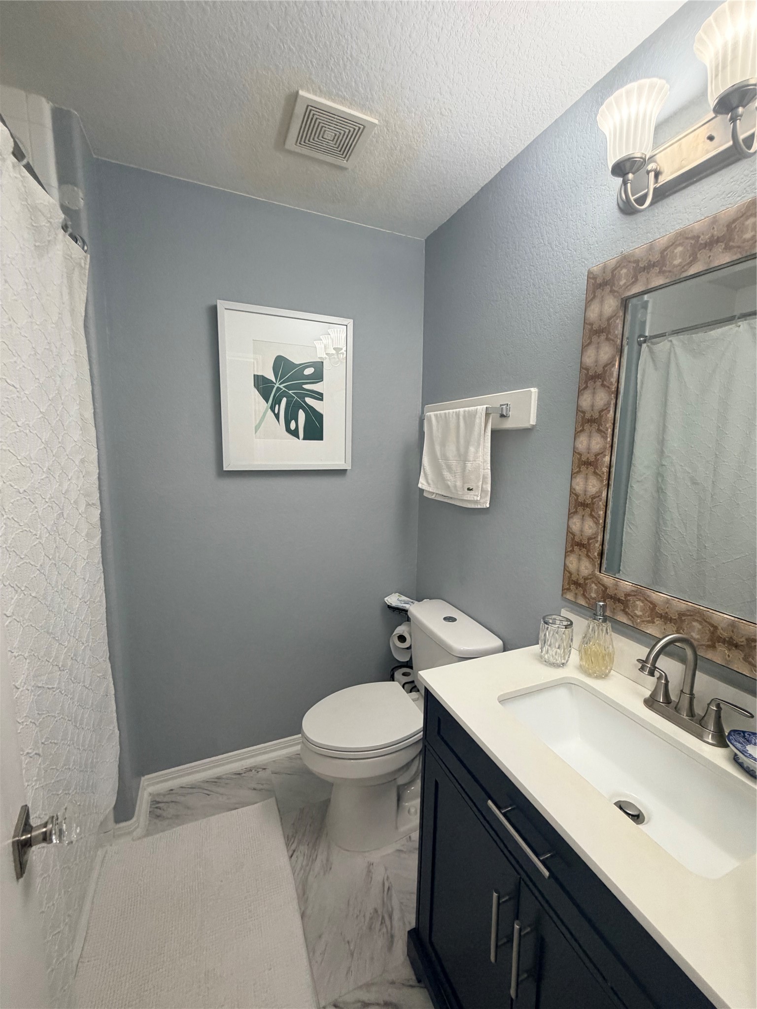 Full Bathroom (Upstairs)