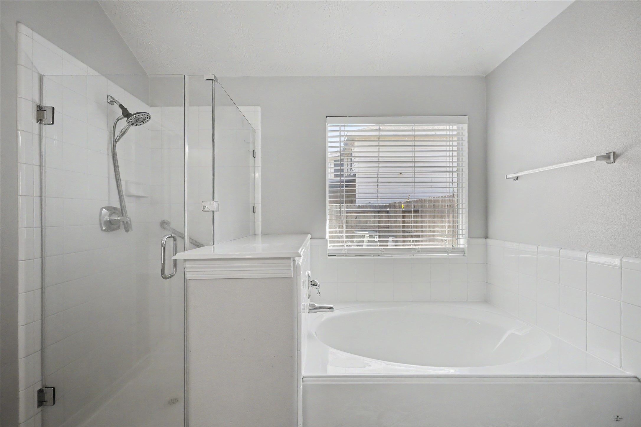 Separate tub/shower