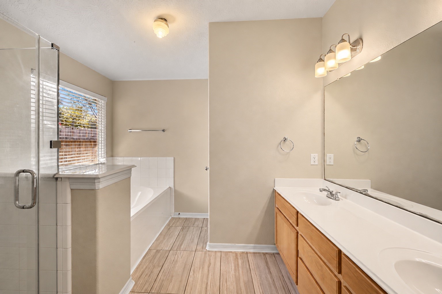 Dual sinks in primary bathroom