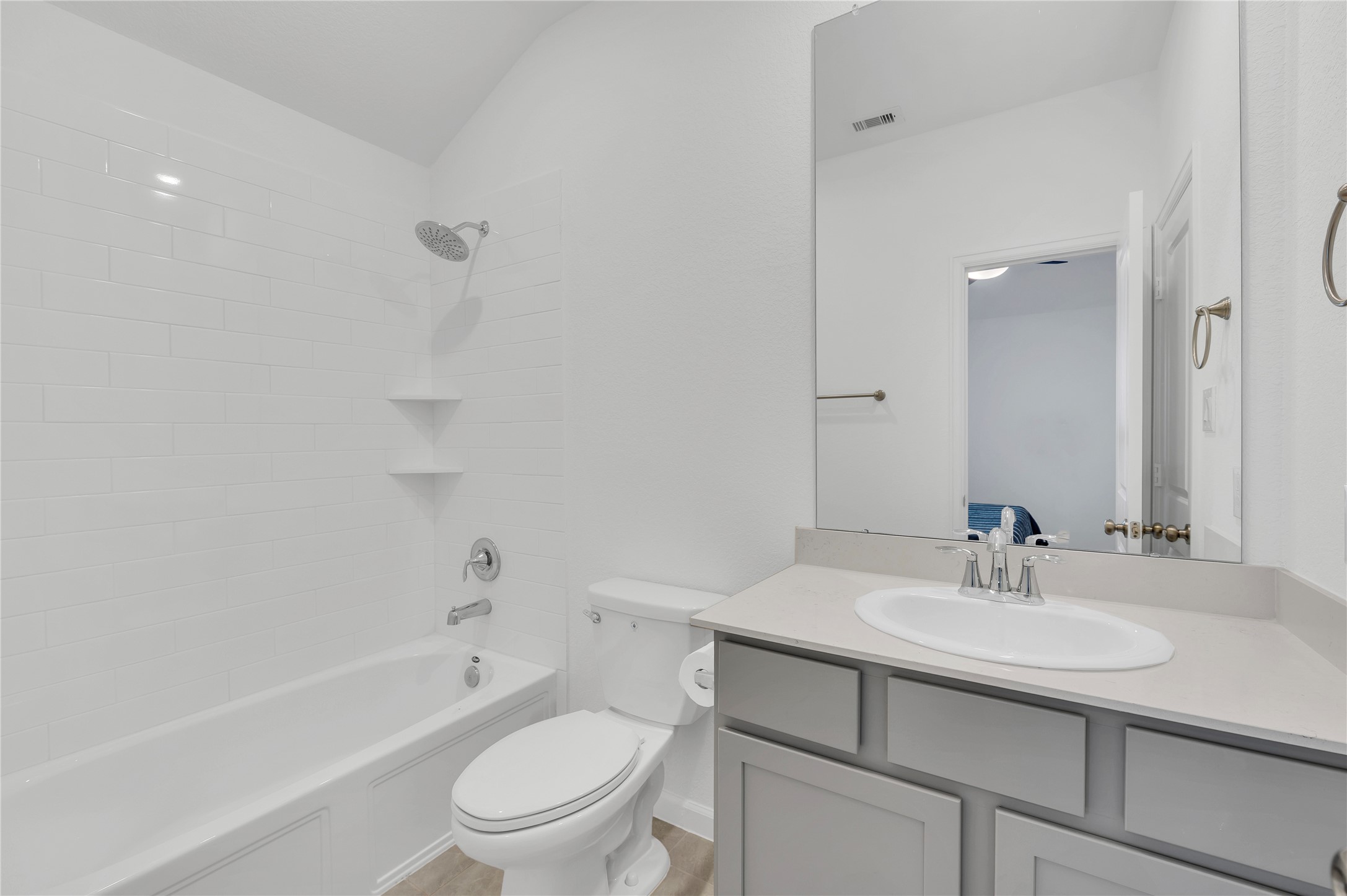 Upstairs bathroom with quartz counter tops!