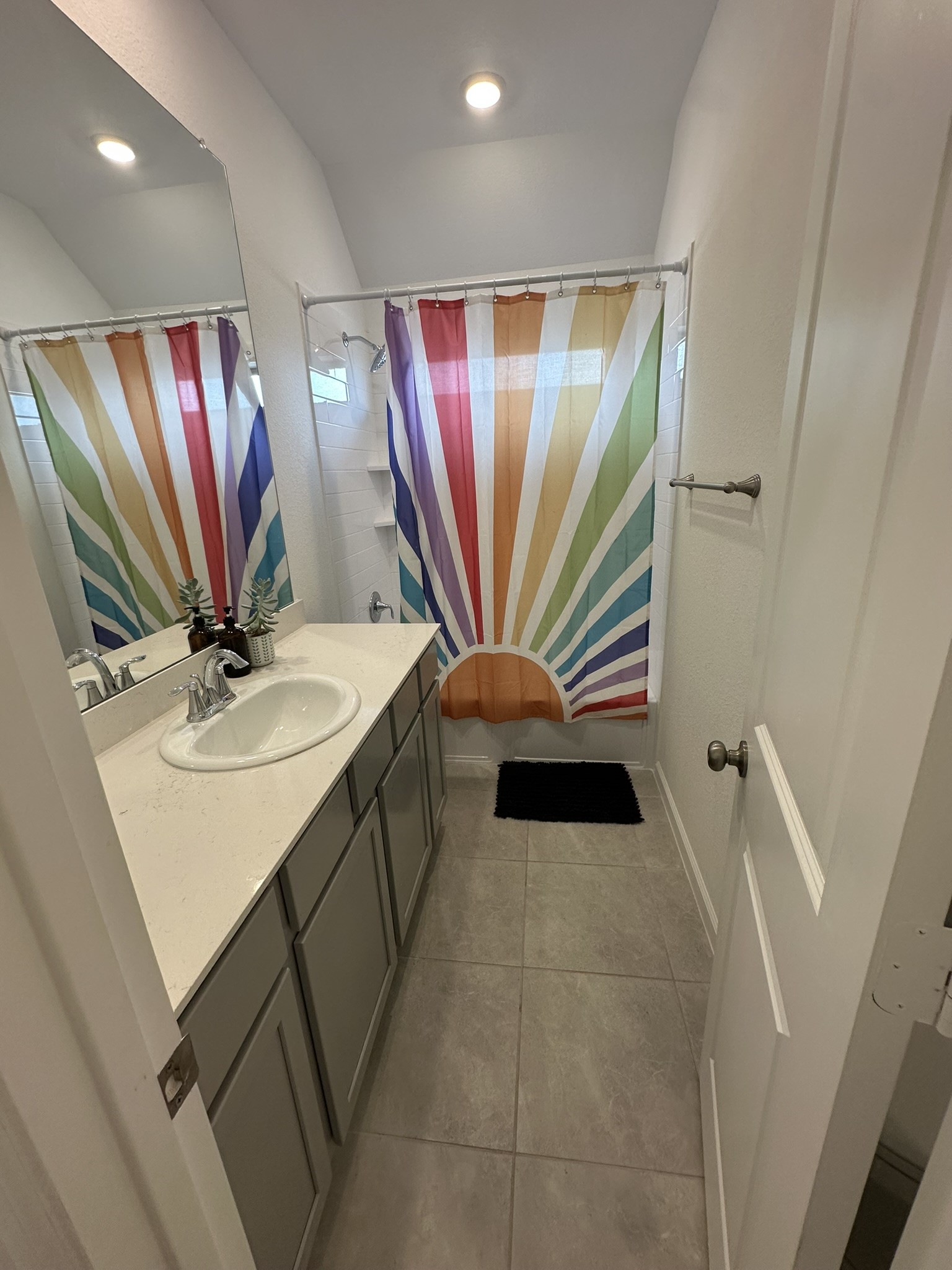 upstairs bathroom between bedroom off hall