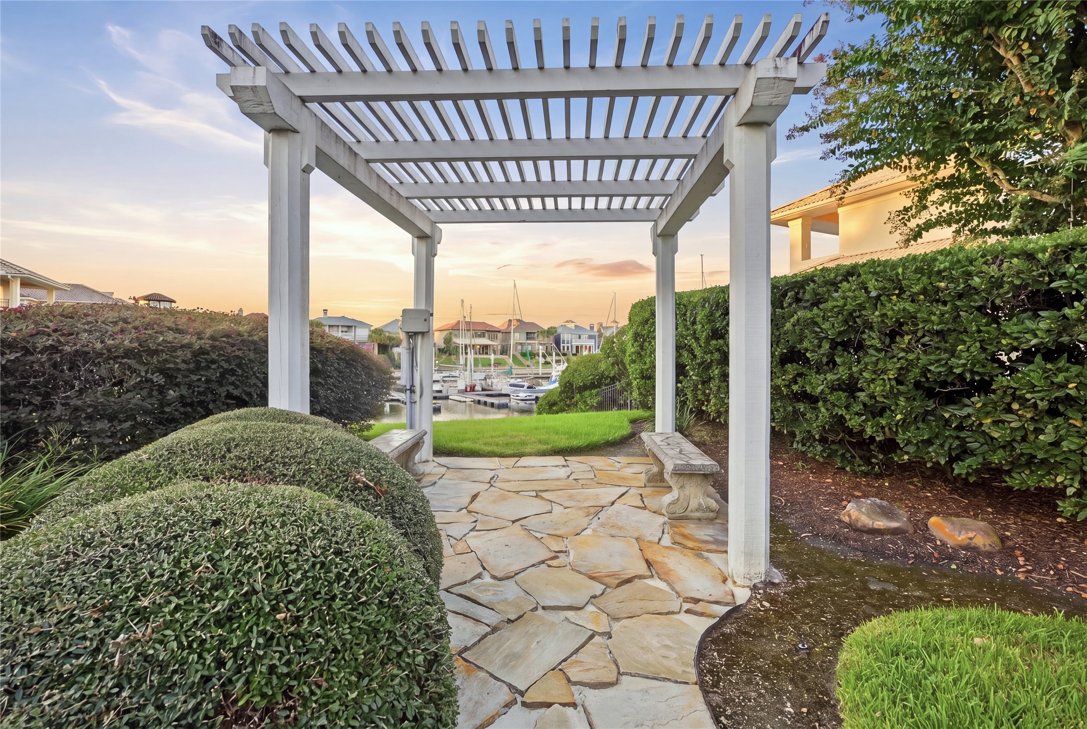 320 Harborside Circle, Kemah, TX 77565