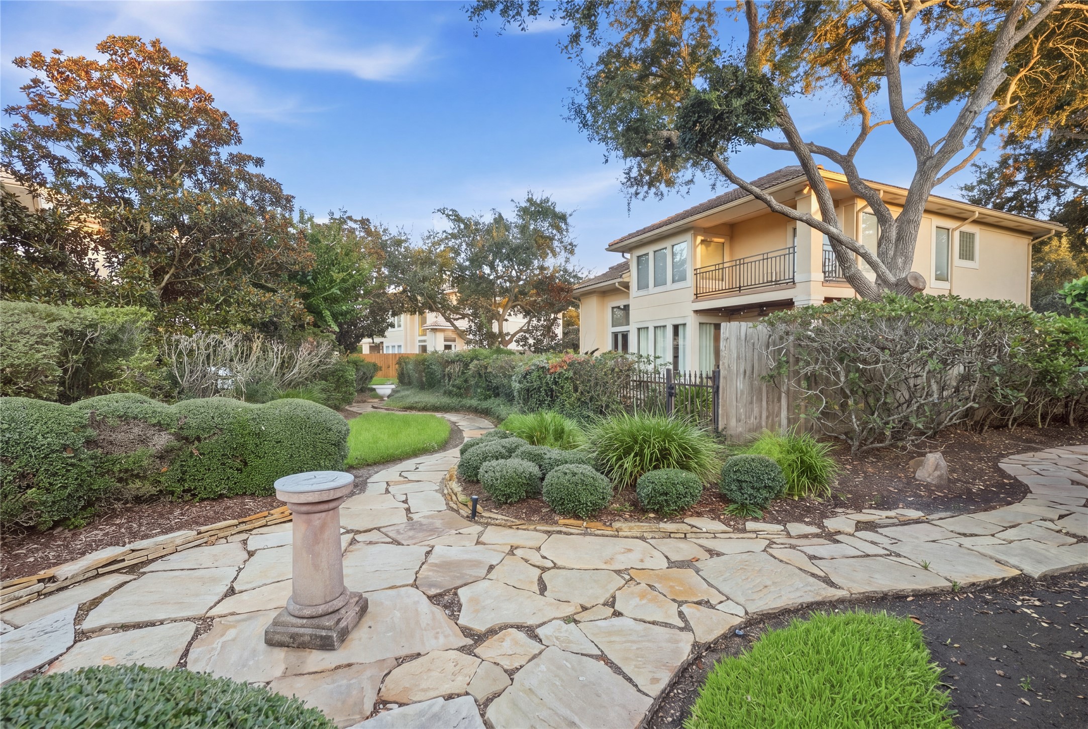 320 Harborside Circle, Kemah, TX 77565