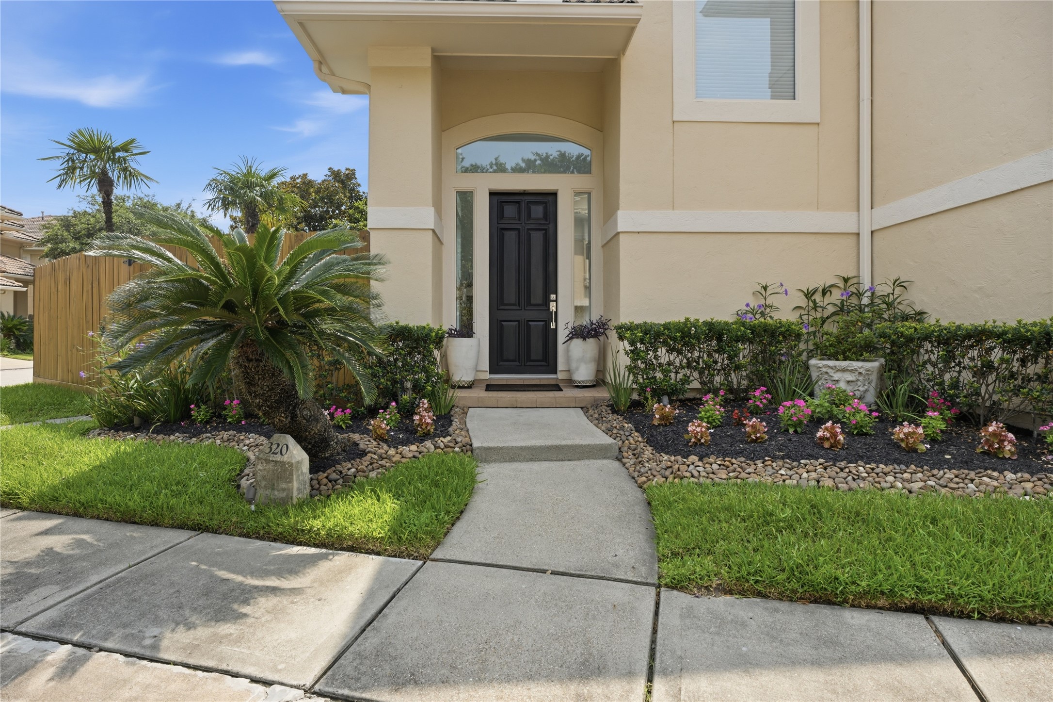 320 Harborside Circle, Kemah, TX 77565