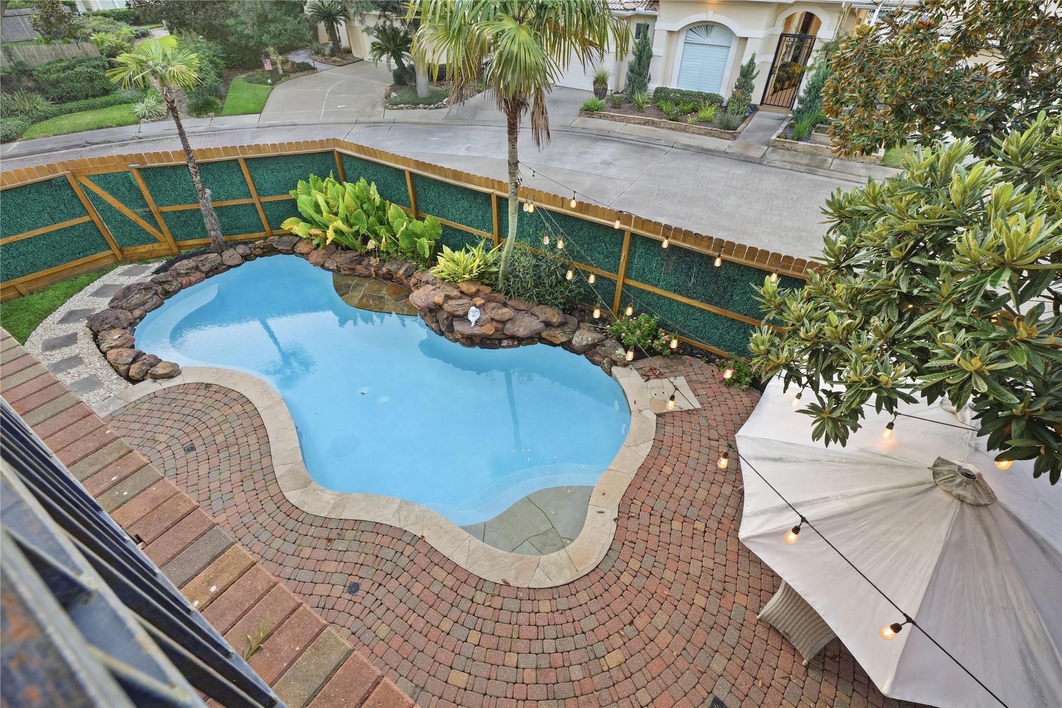 320 Harborside Circle, Kemah, TX 77565