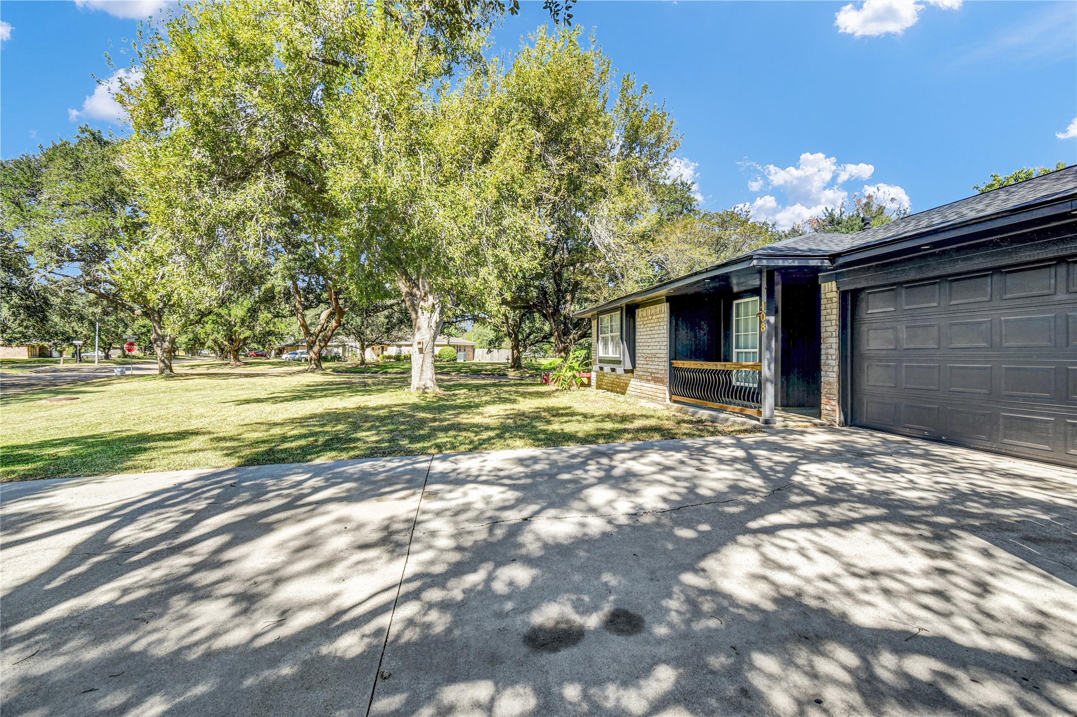 108 Crestview Drive, Hitchcock, TX 77563 108 Crestview Drive, Hitchcock, TX 77563