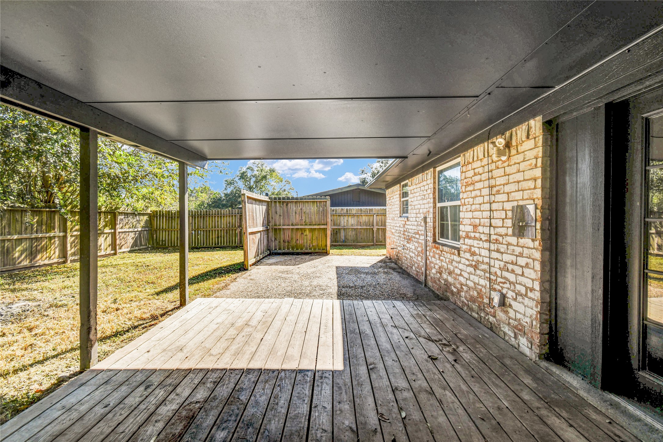 108 Crestview Drive, Hitchcock, TX 77563