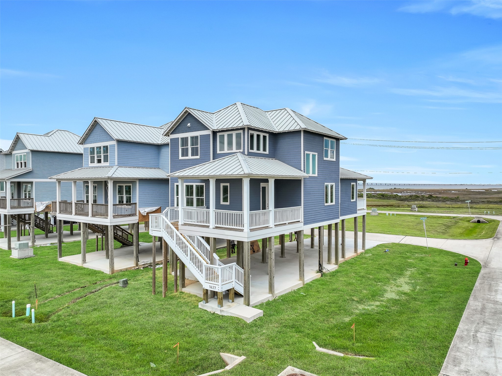Welcome to 1627 Bay Pointe Drive! Welcome to 1627 Bay Pointe Drive!