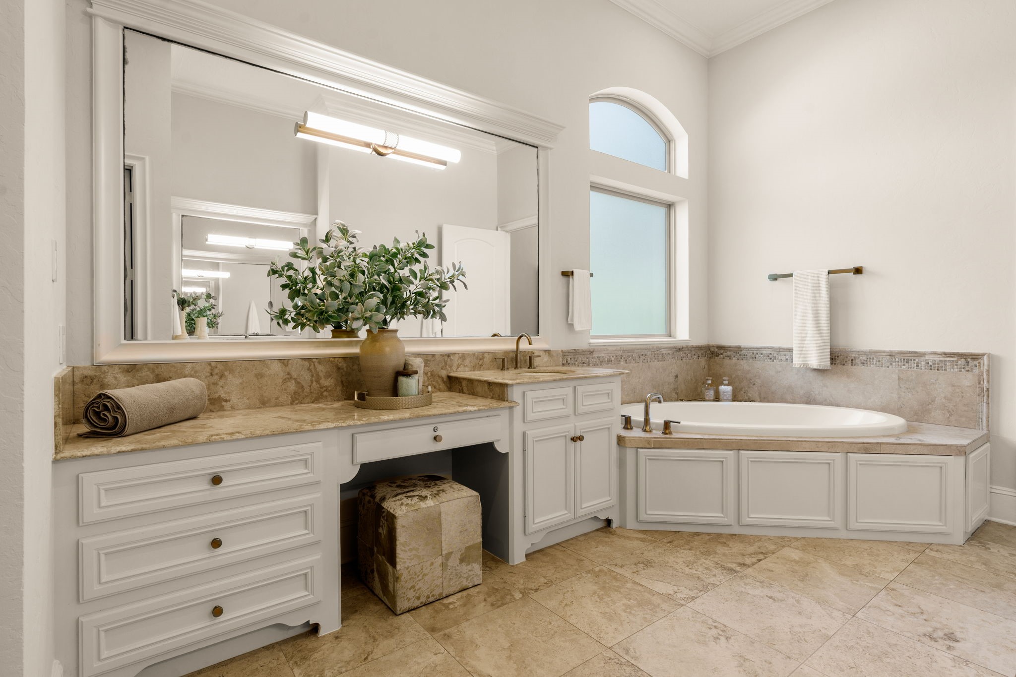 98 W Ambassador Bend, The Woodlands, TX 77382