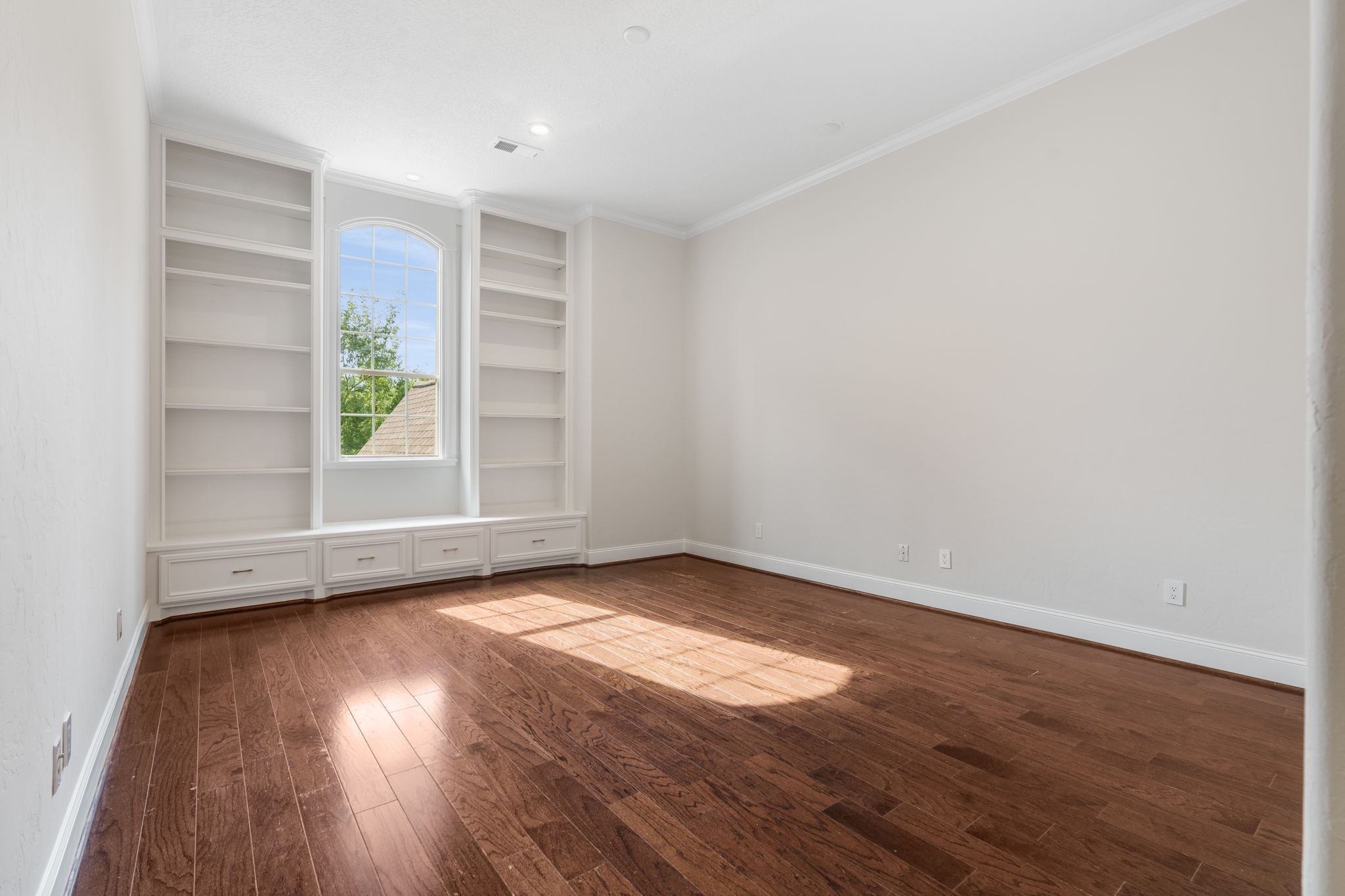 98 W Ambassador Bend, The Woodlands, TX 77382