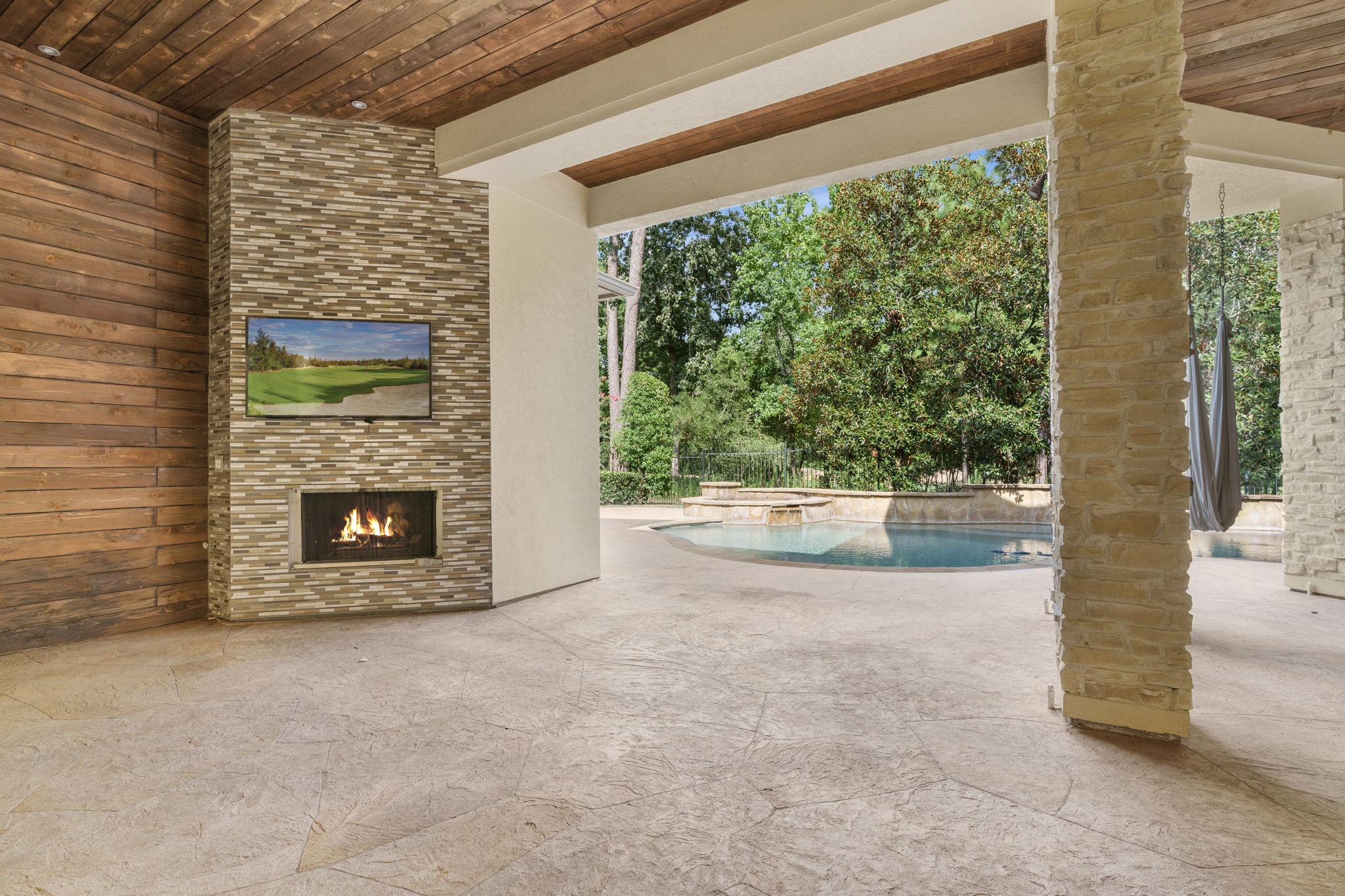 98 W Ambassador Bend, The Woodlands, TX 77382