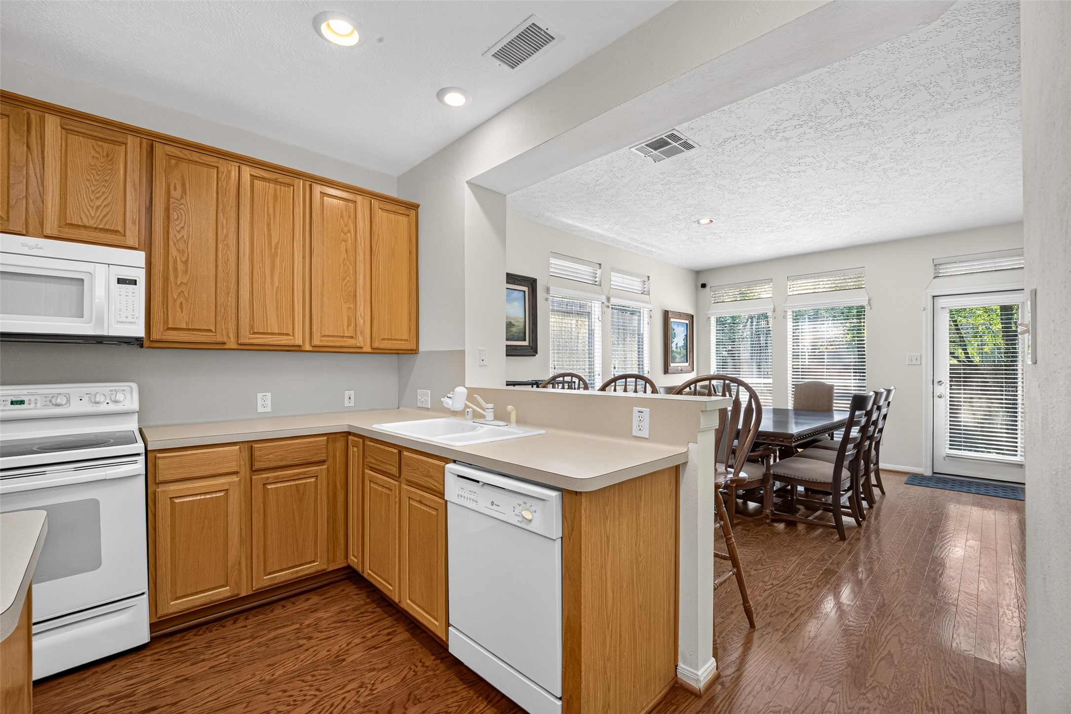 18 Valley Oaks Circle, The Woodlands, TX 77382