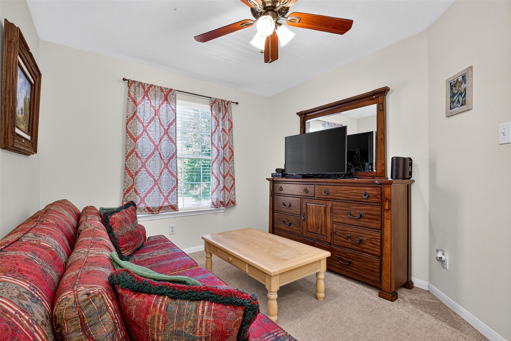 Secondary bedroom