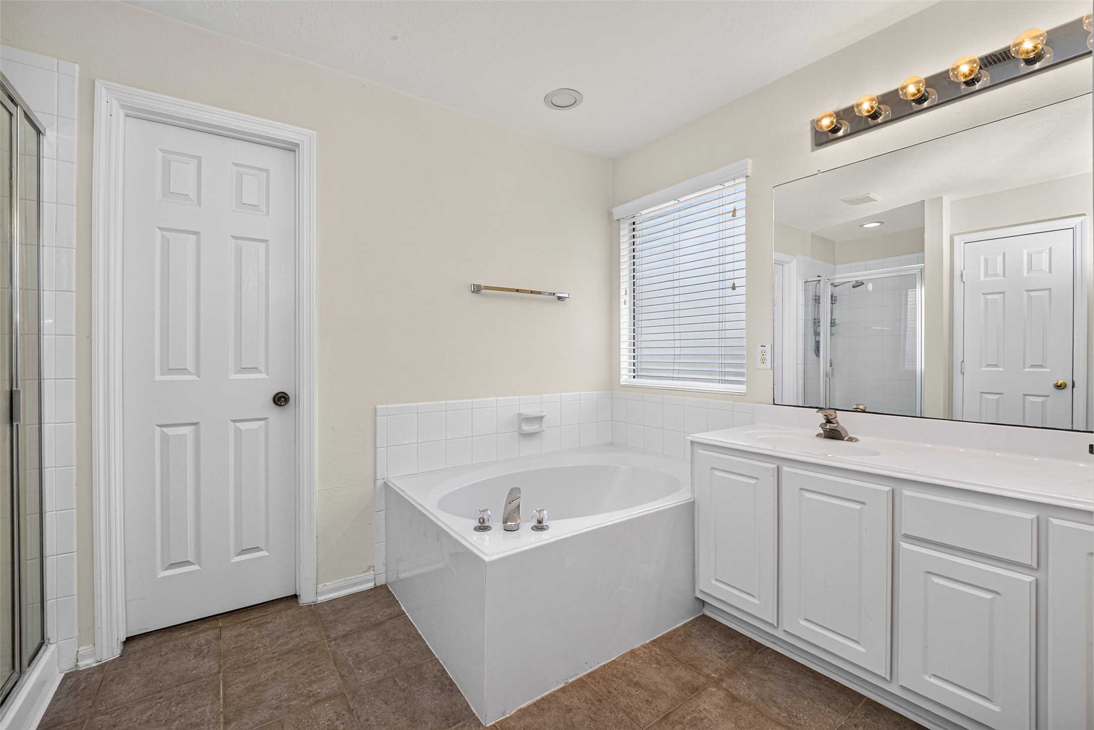 18 Valley Oaks Circle, The Woodlands, TX 77382