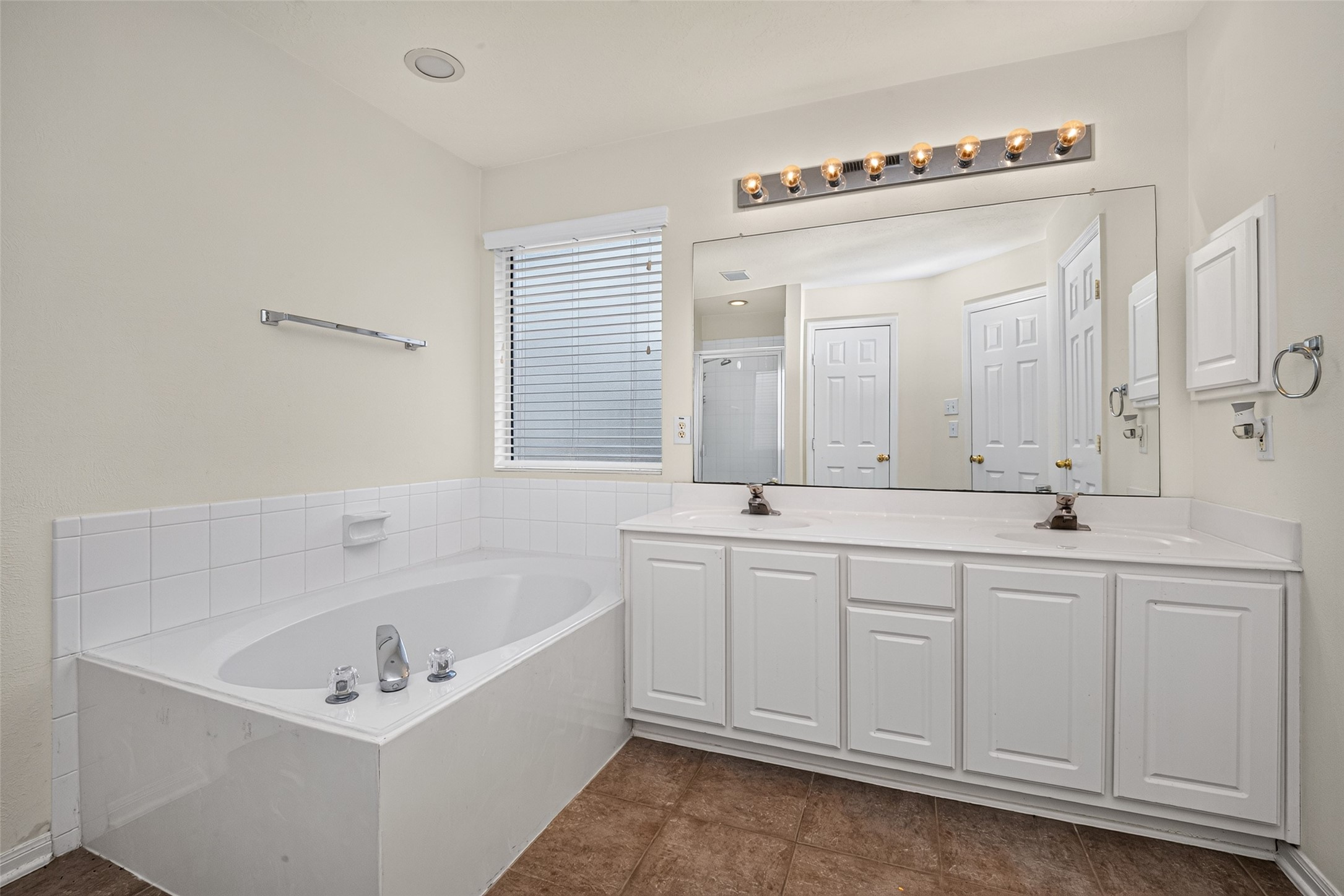 18 Valley Oaks Circle, The Woodlands, TX 77382