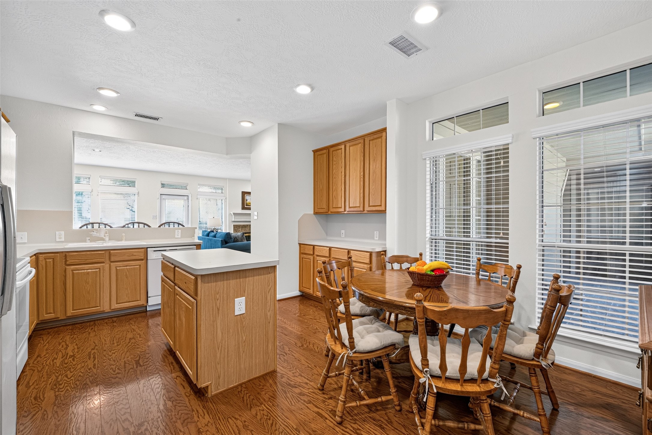 18 Valley Oaks Circle, The Woodlands, TX 77382