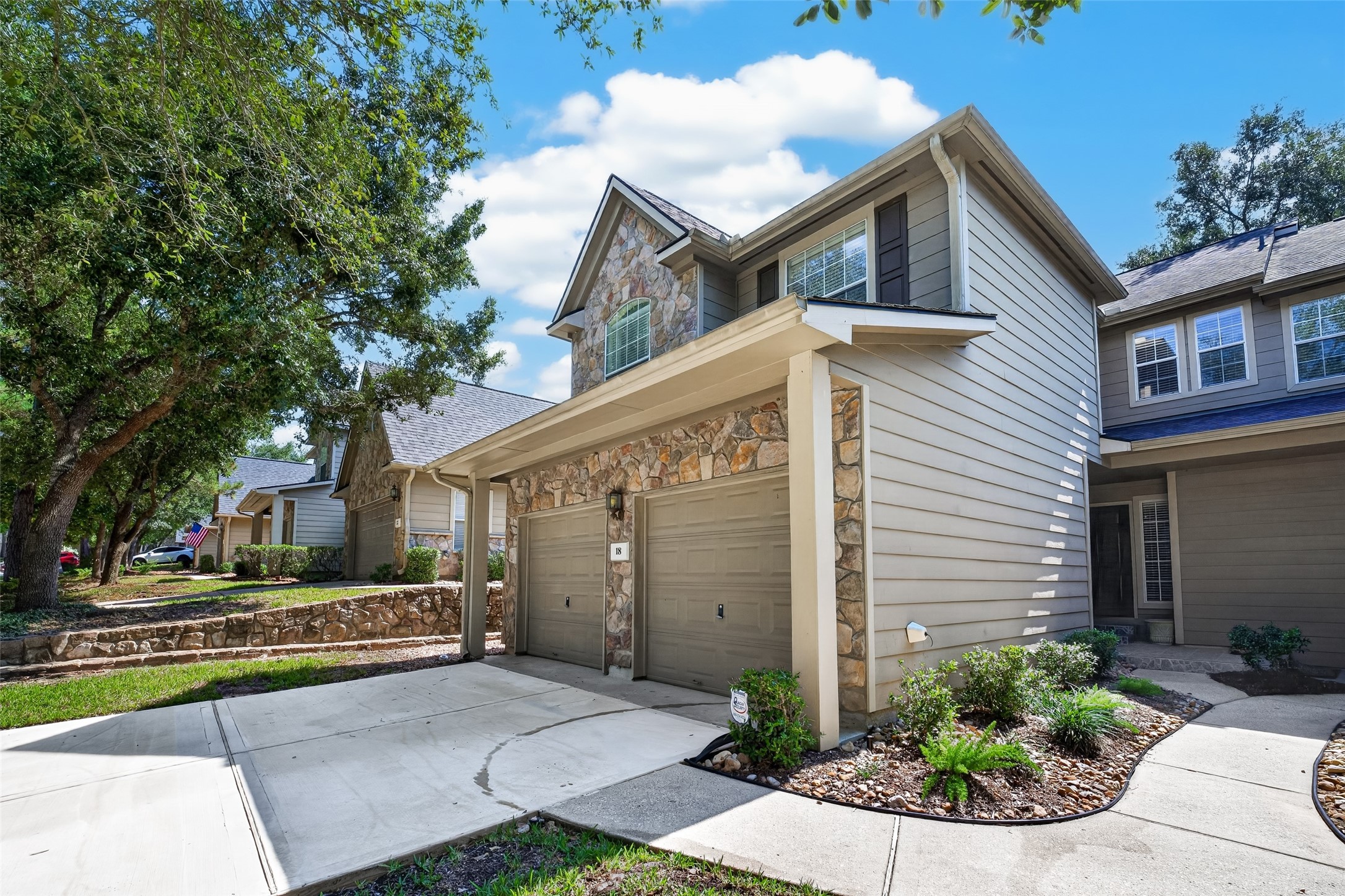 18 Valley Oaks Circle, The Woodlands, TX 77382 18 Valley Oaks Circle, The Woodlands, TX 77382