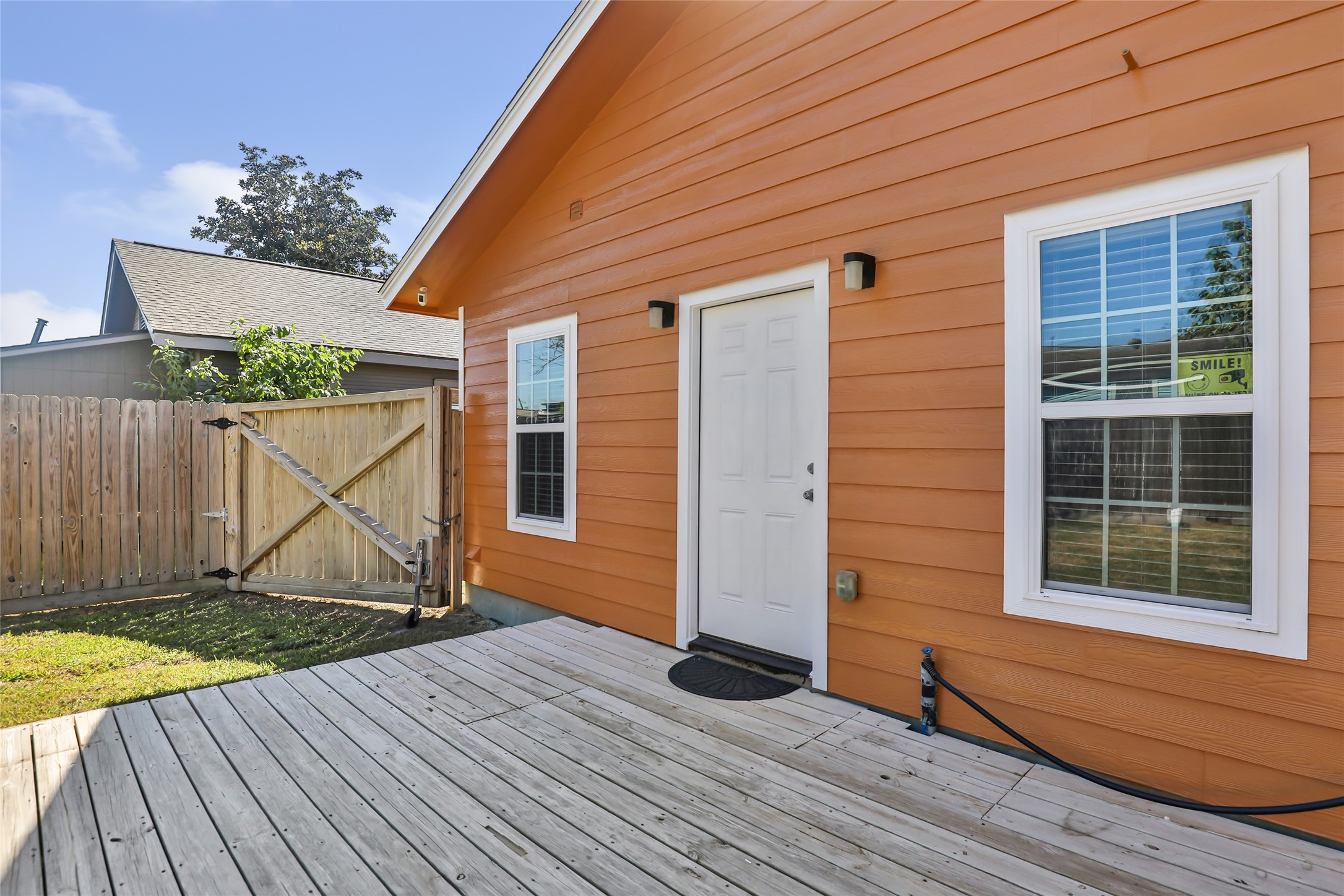 204 W James Street, Baytown, TX 77520