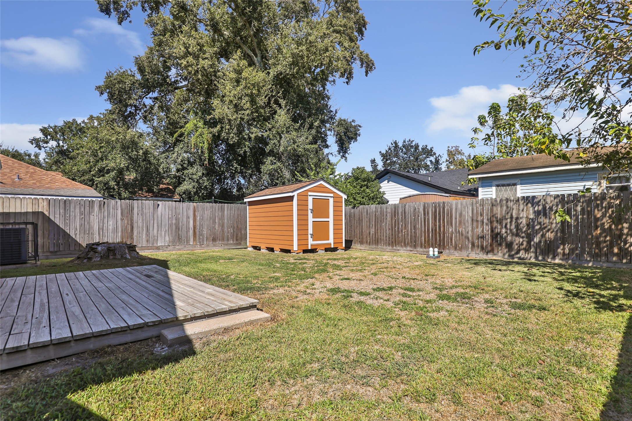 204 W James Street, Baytown, TX 77520